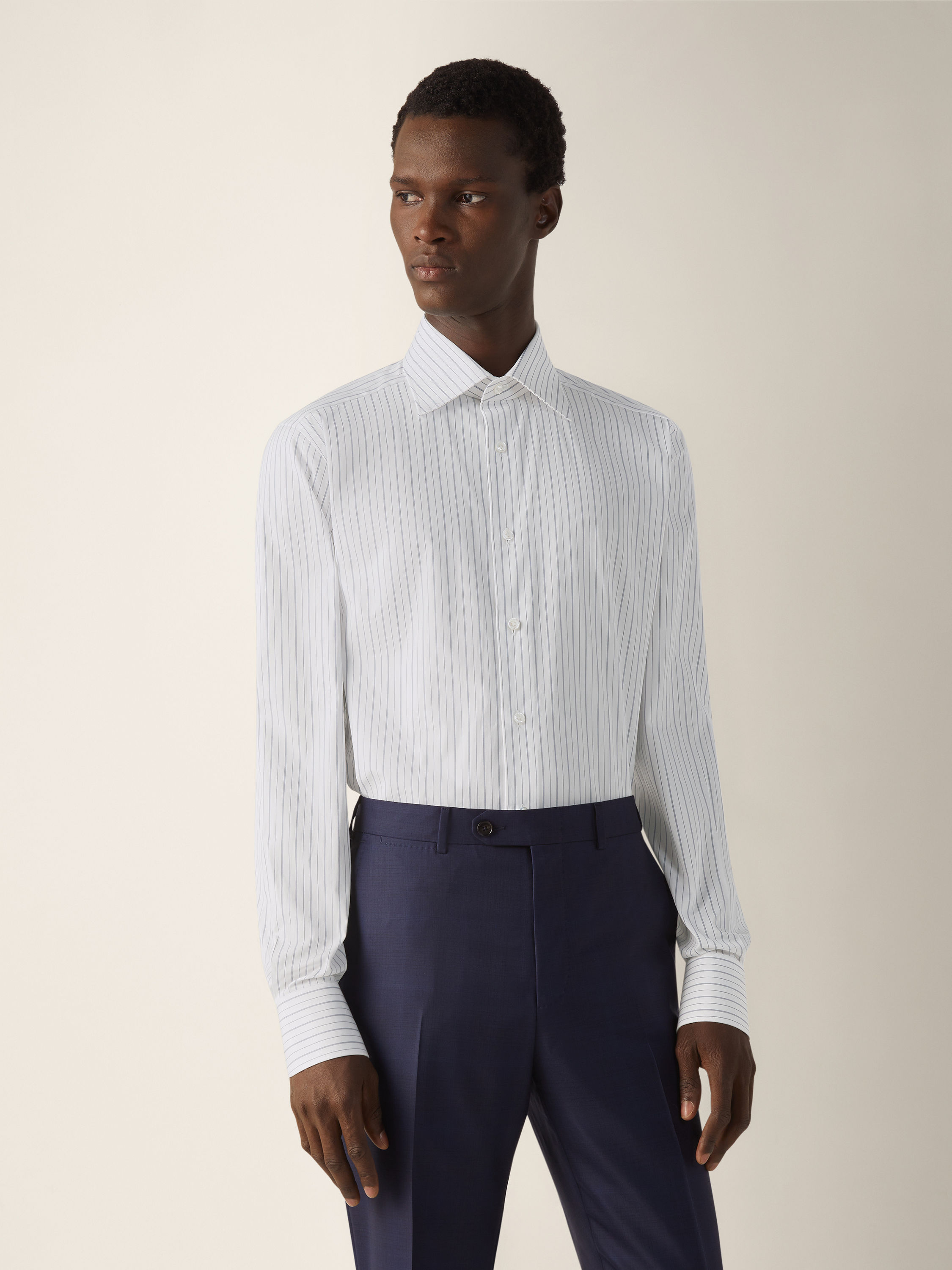 Camicia in Cotone Centoventimila a Righe Spesse Blu Indaco Scuro e Bianca Foto #2 di dettaglio del prodotto