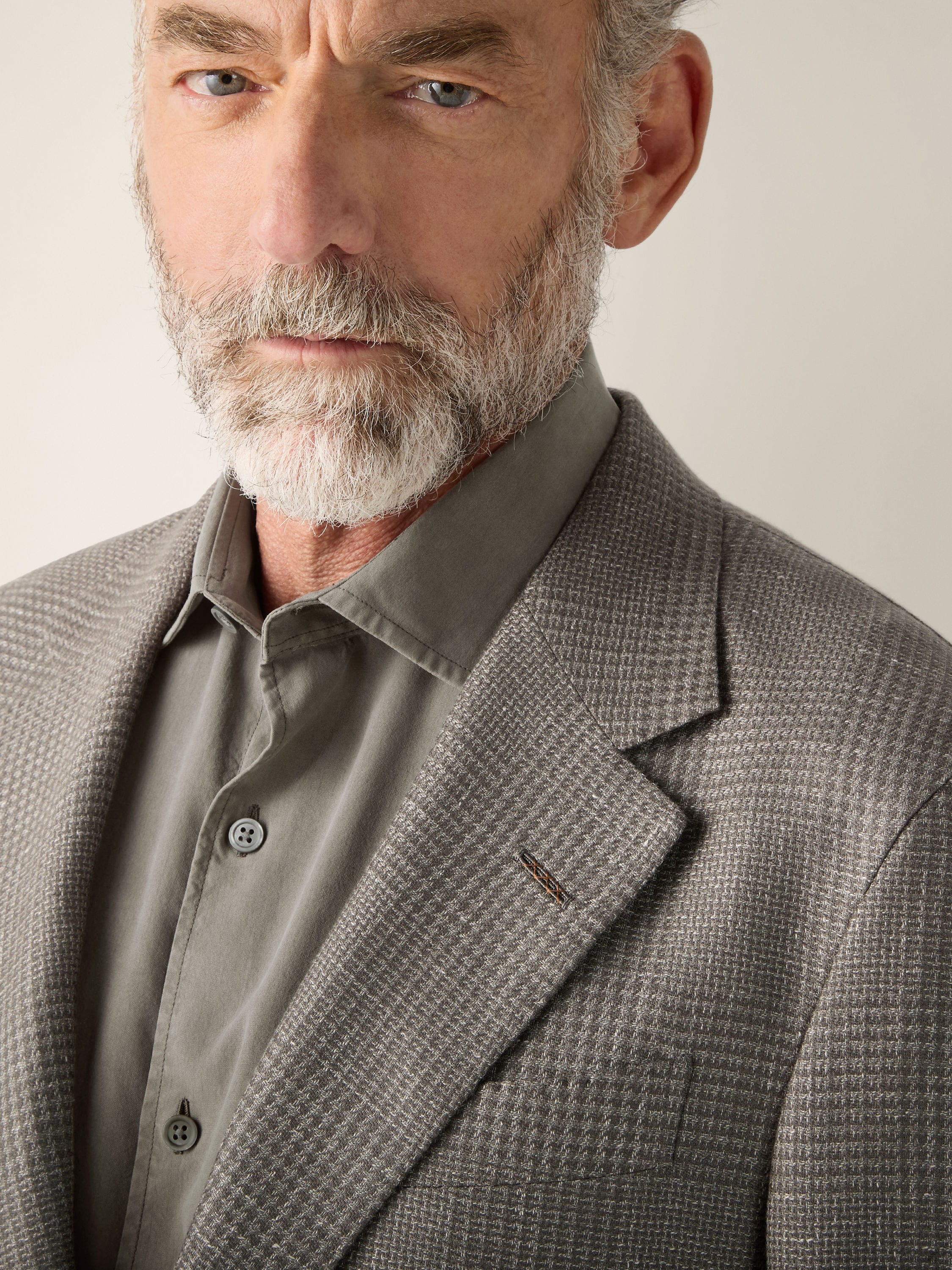 Jacke aus Kaschmir, Seide und Leinen in hellem Taupe Detailfoto #2 des Produkts