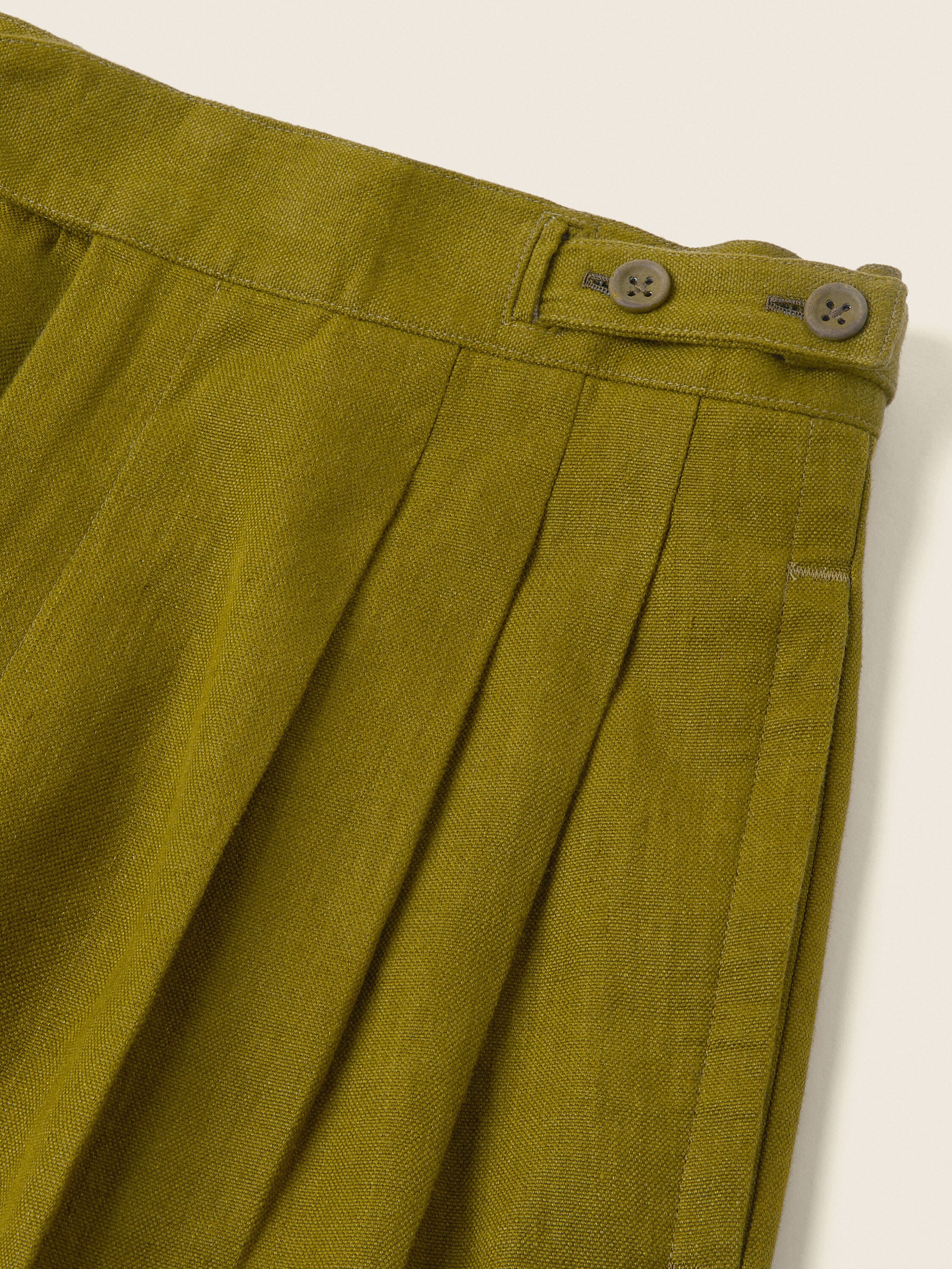 Shorts aus Oasi Lino in Olivgrün Detailfoto #2 des Produkts