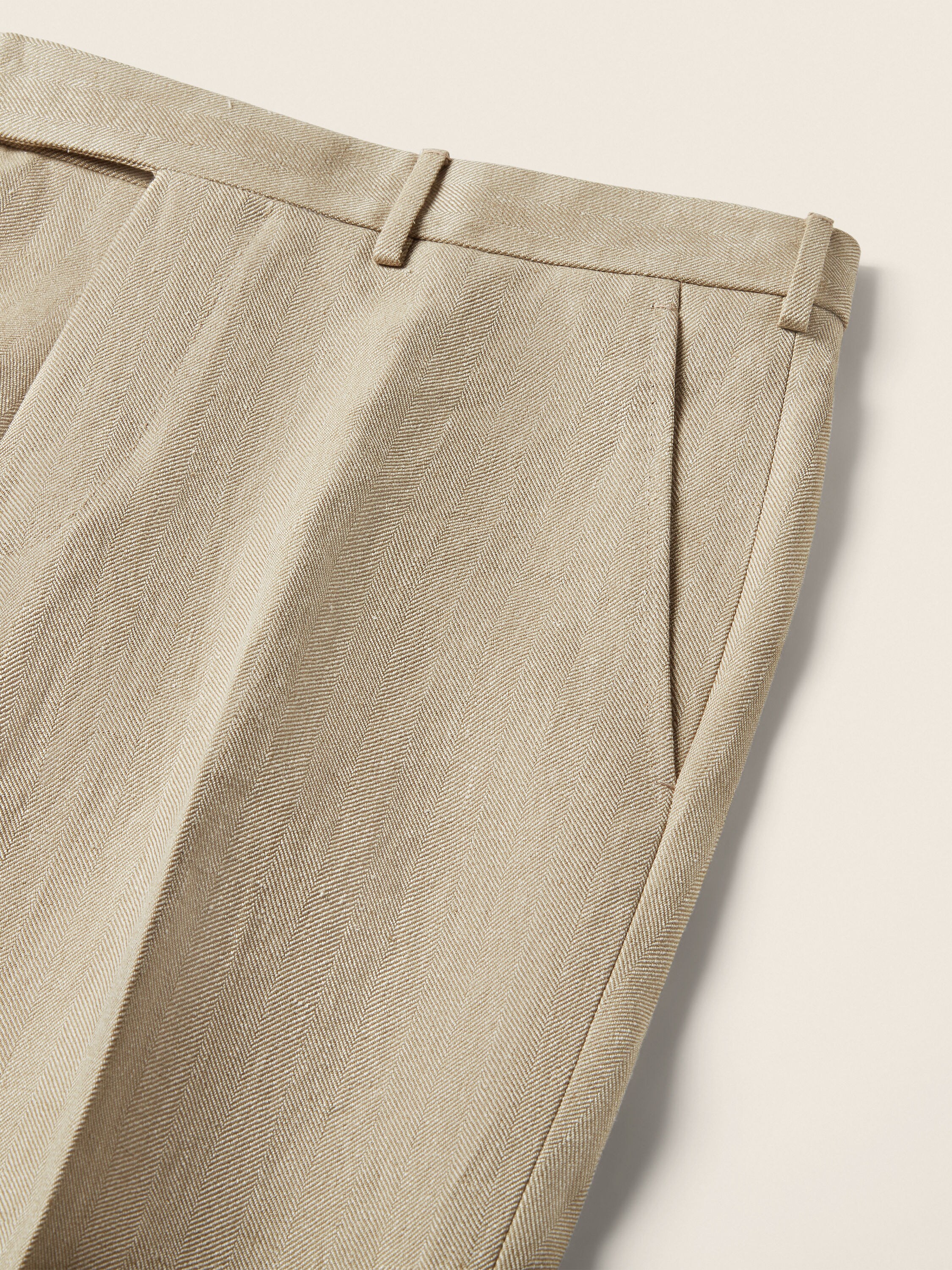 Hose aus Oasi Lino in hellem Taupe Detailfoto #2 des Produkts