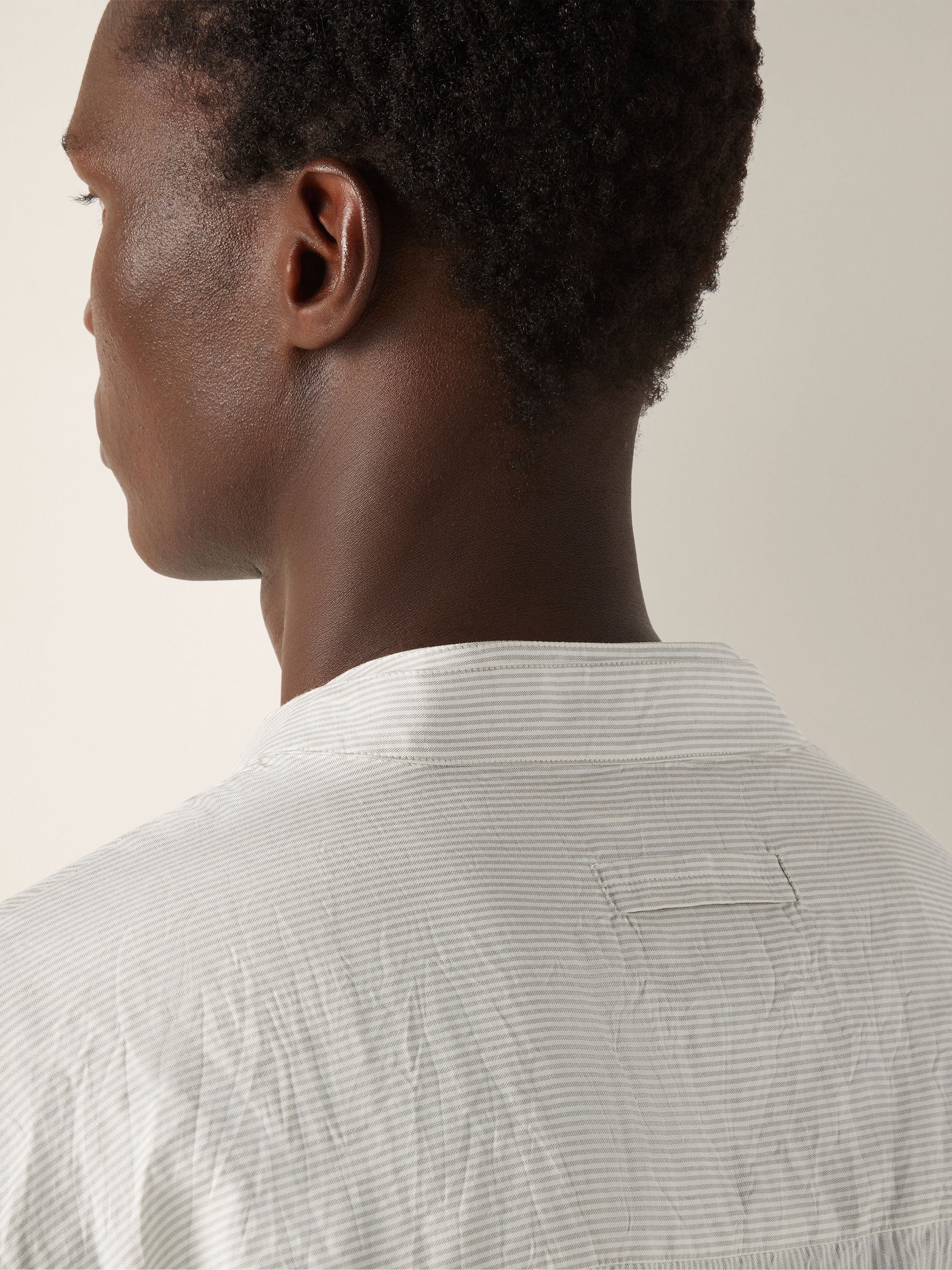 Camisa de Seda a Rayas Blancas y Grises Foto #2 de detalle del producto