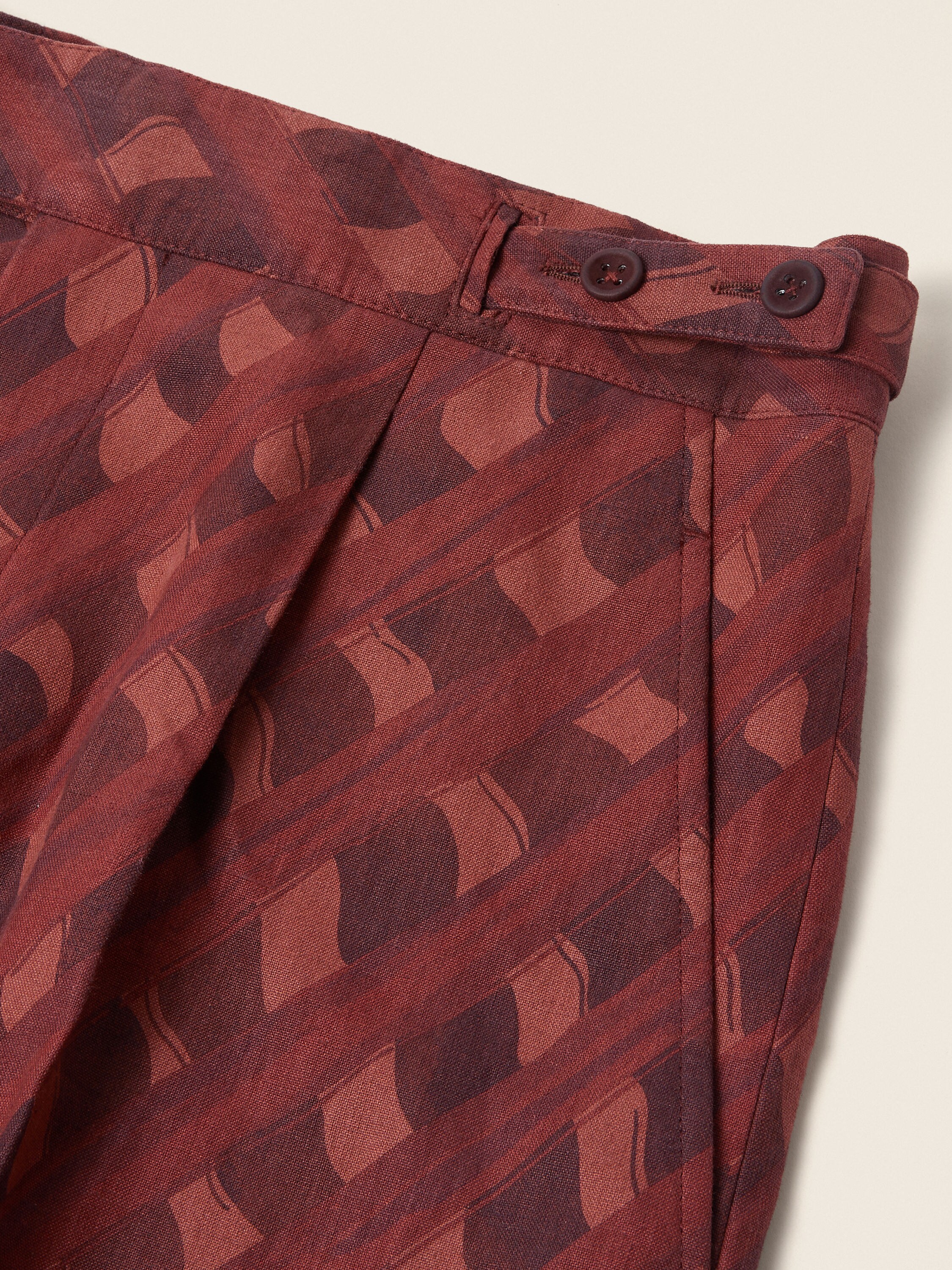 Shorts aus Leinen in Dunkelweinrot Detailfoto #2 des Produkts