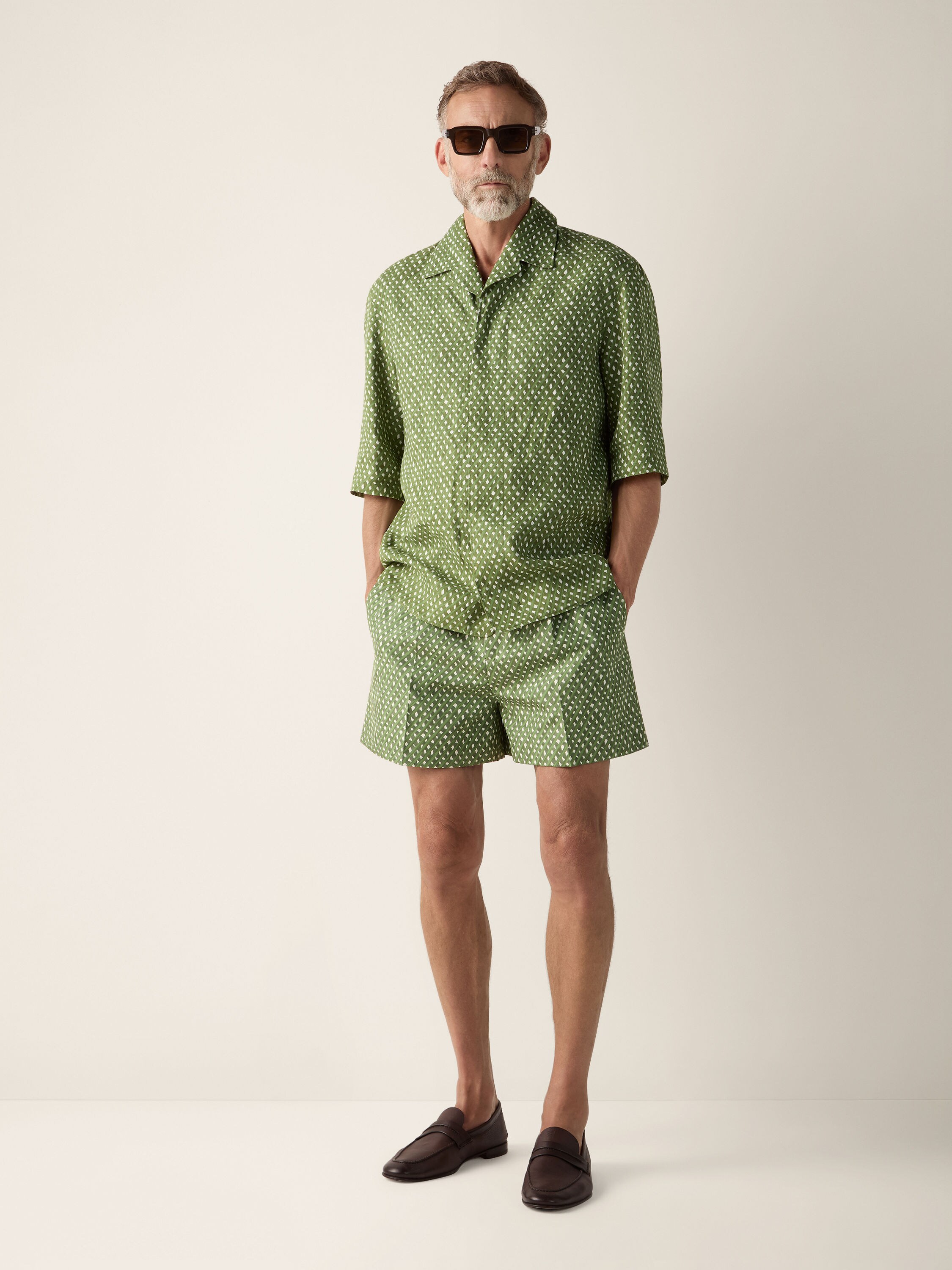 Hemd aus Leinen mit Oasi-Netzdruck in Tannengrün Detailfoto #1 des Produkts