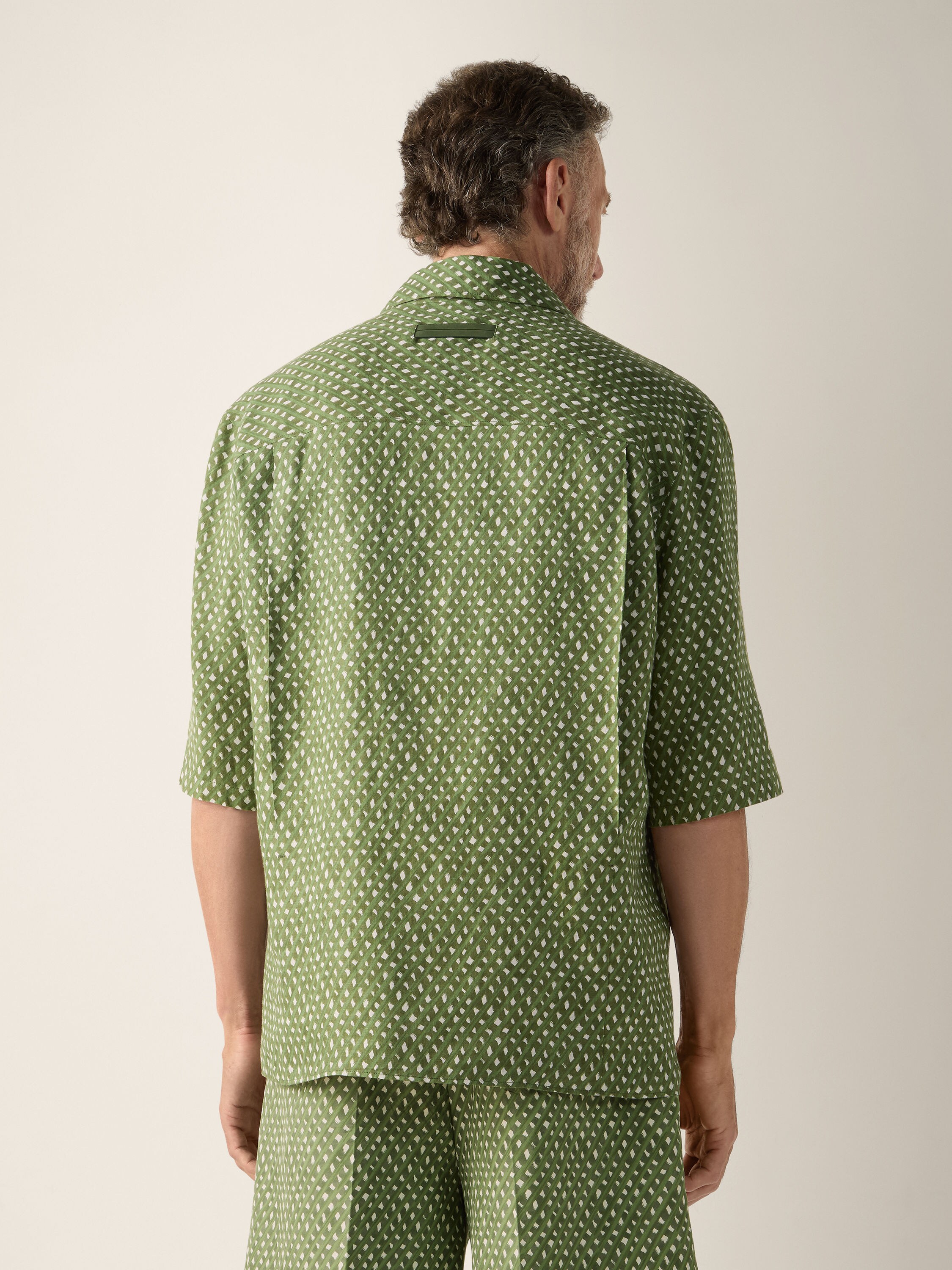 Hemd aus Leinen mit Oasi-Netzdruck in Tannengrün Detailfoto #4 des Produkts