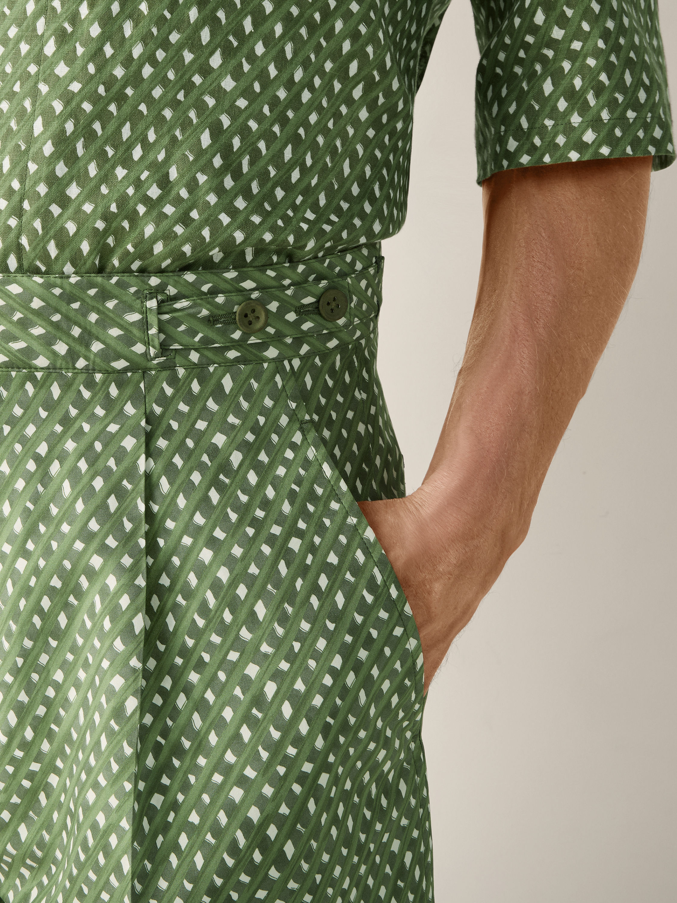 Short in Seta Verde Pino Foto #1 di dettaglio del prodotto