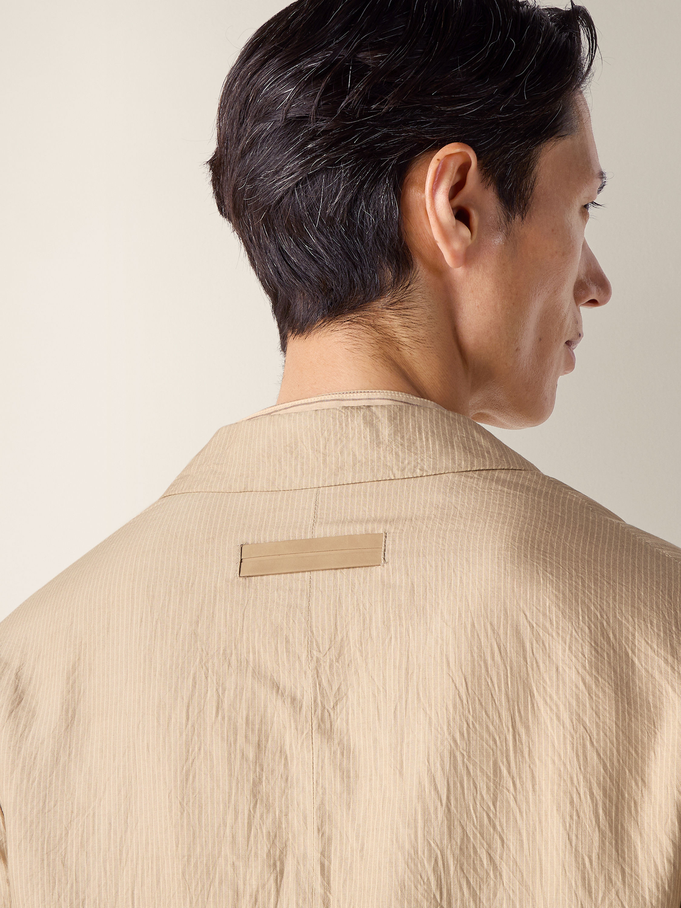 Jacke aus Seide in Beige und Weiß Detailfoto #2 des Produkts