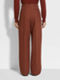 Pantalones en Oasi Lino Color Tabaco Foto #5 de detalle del producto