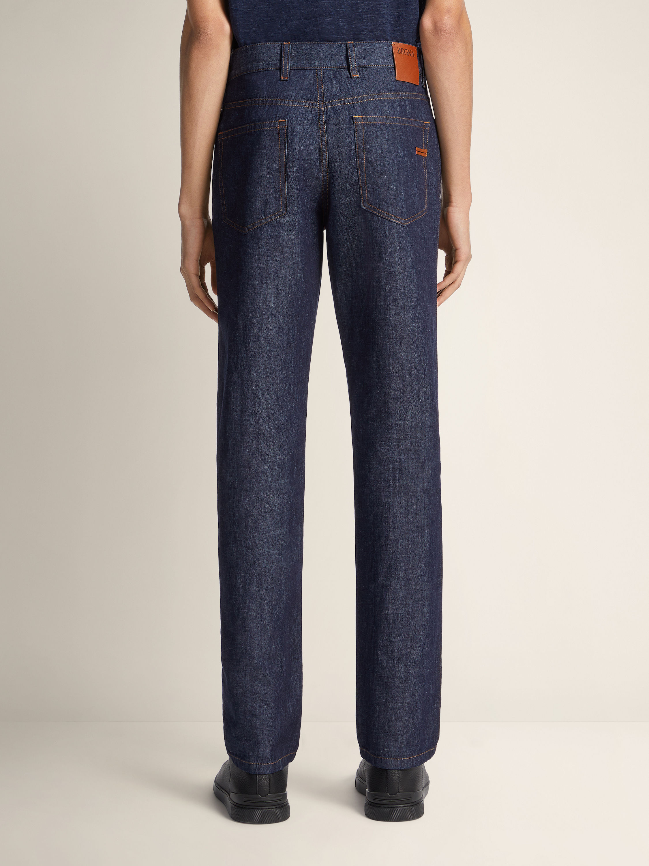 Vaqueros Roccia de Algodón y Lino Color Azul Oscuro Lavado Foto #2 de detalle del producto