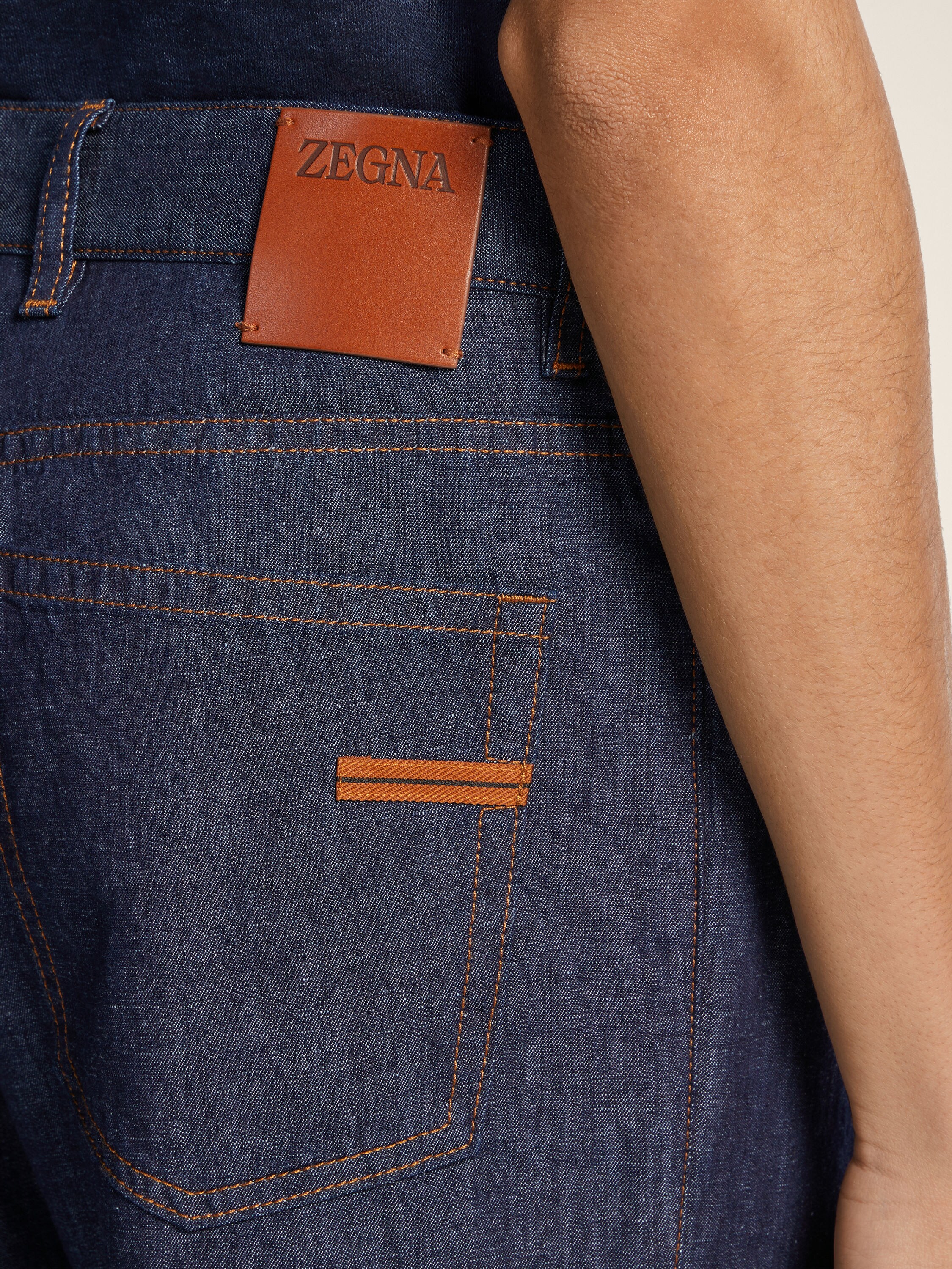 Vaqueros Roccia de Algodón y Lino Color Azul Oscuro Lavado Foto #4 de detalle del producto