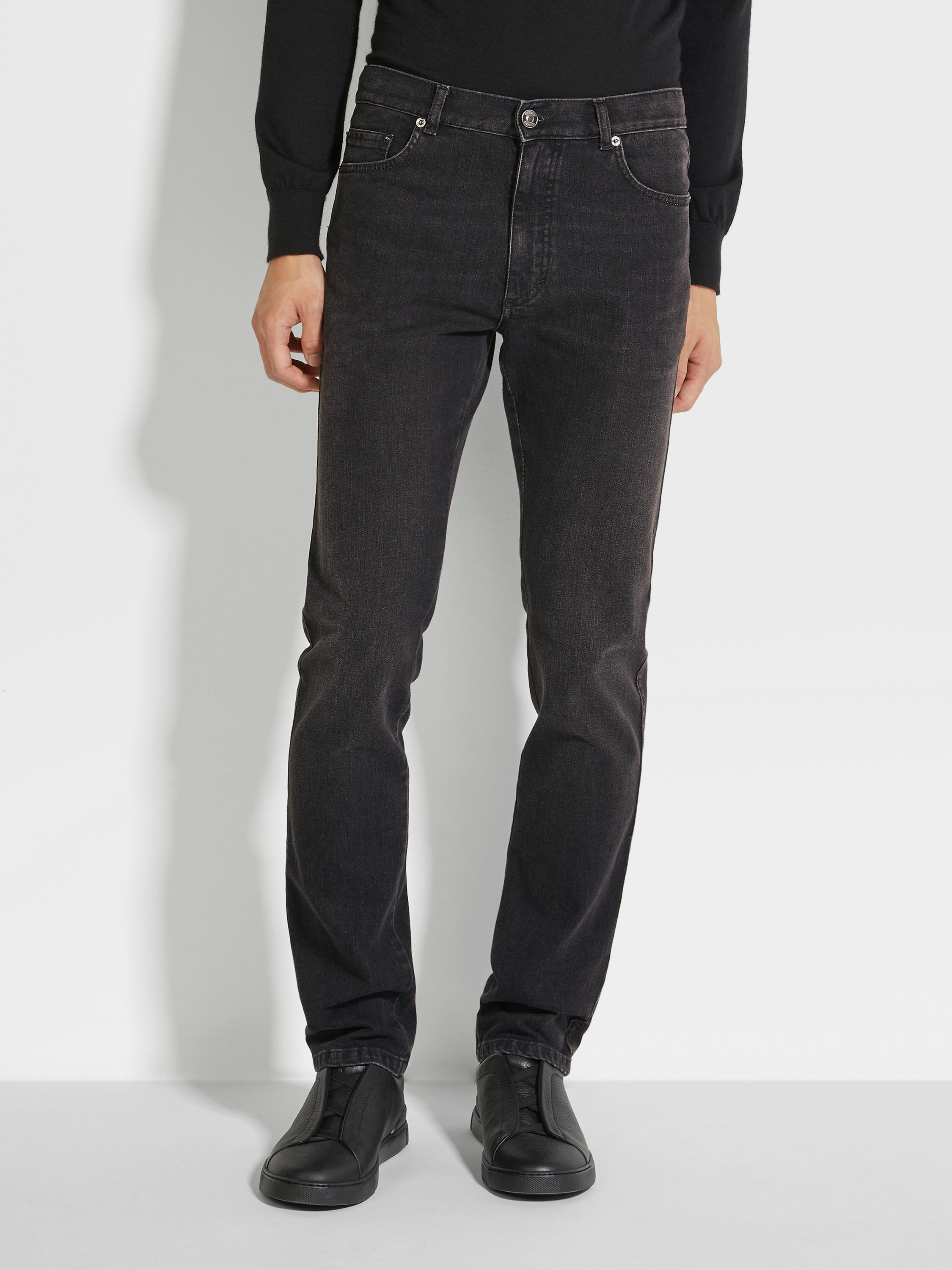 Dark Grey Stone-washed Stretch Cotton Roccia Jeans Product detail photo #4