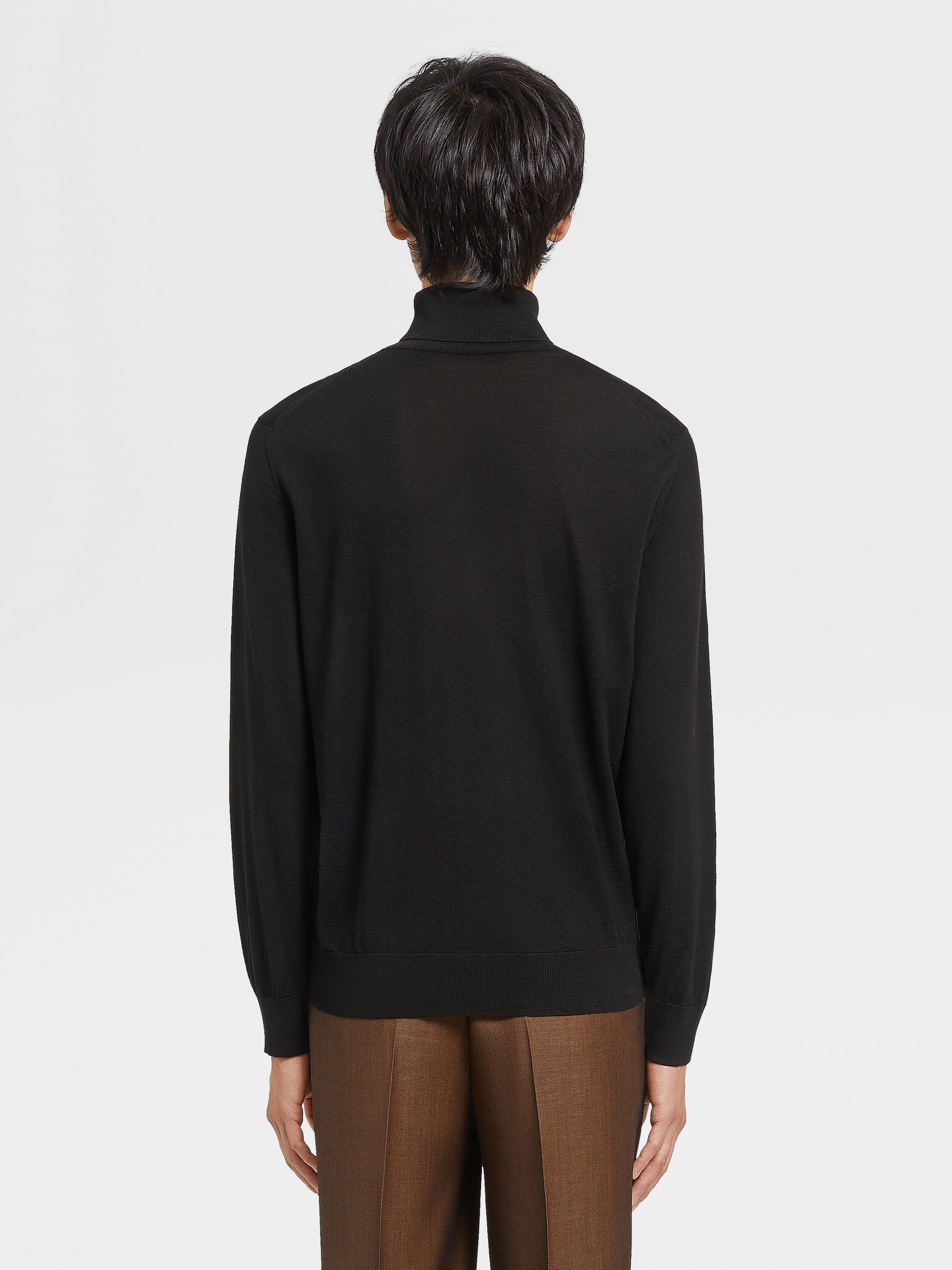 Black Cashseta Turtleneck Product detail photo #2