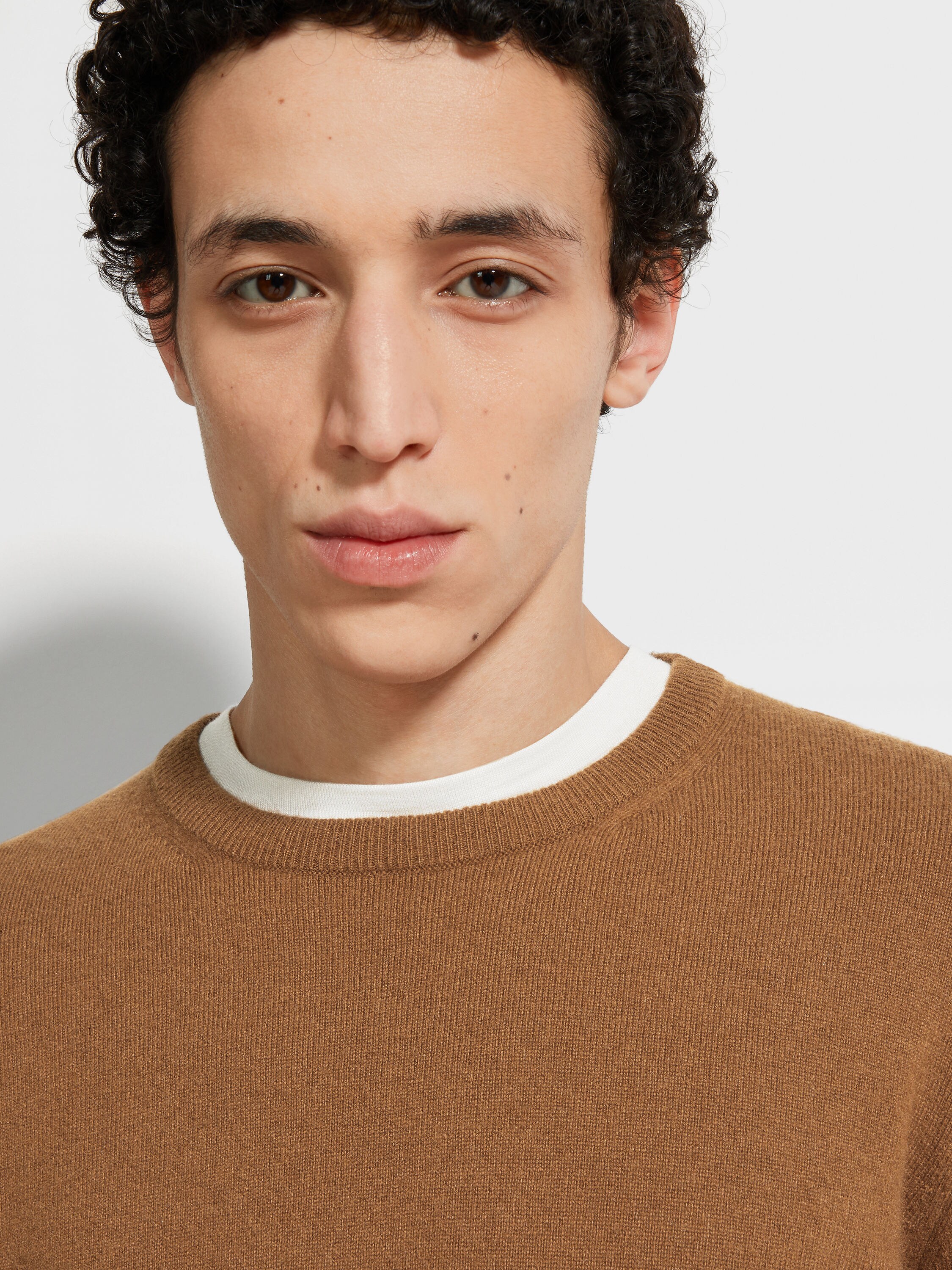 Suéter de Cuello Redondo en Oasi Cashmere Foliage Oscuro Mixto Foto #1 de detalle del producto