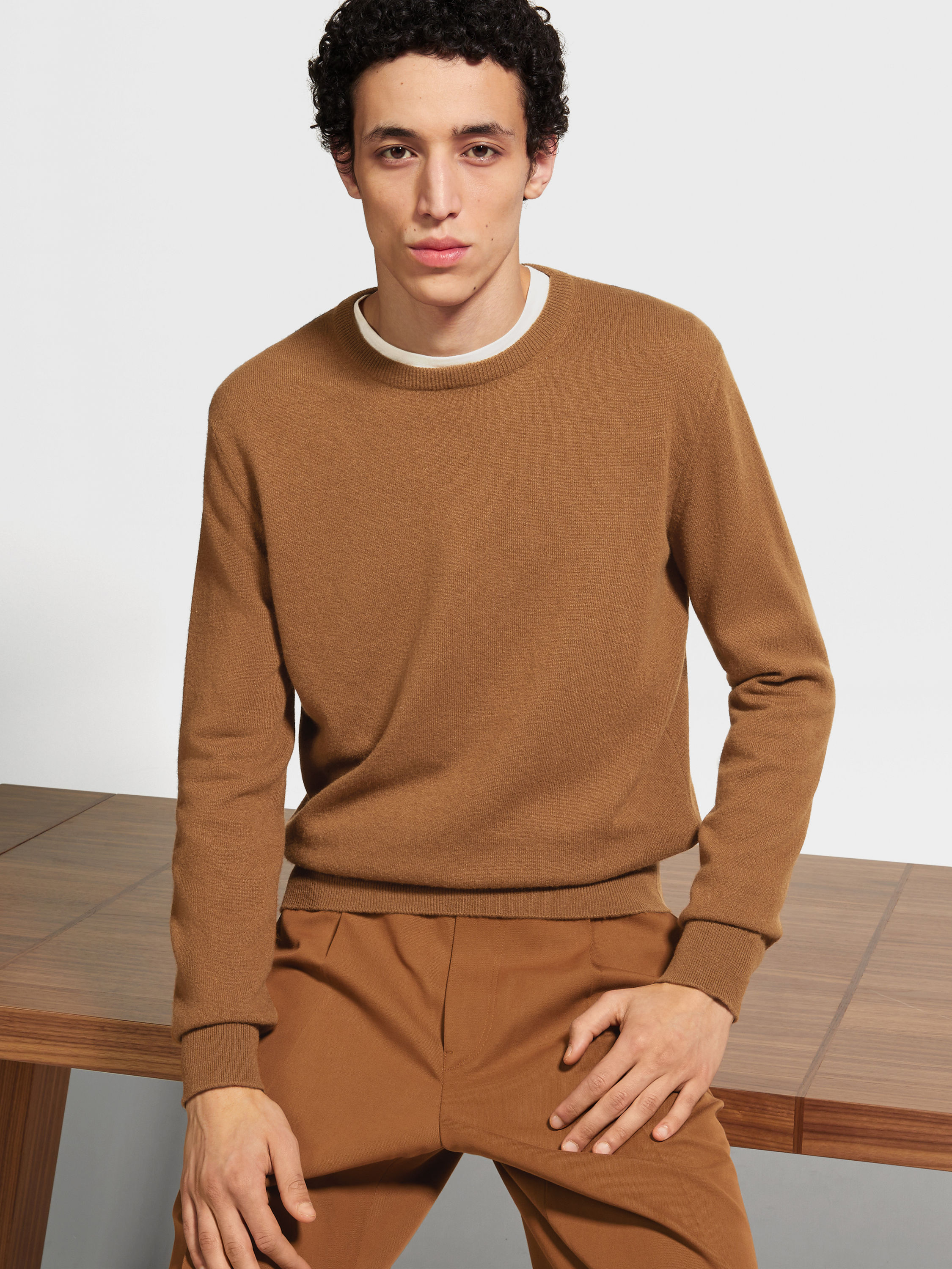 Suéter de Cuello Redondo en Oasi Cashmere Foliage Oscuro Mixto Foto #2 de detalle del producto