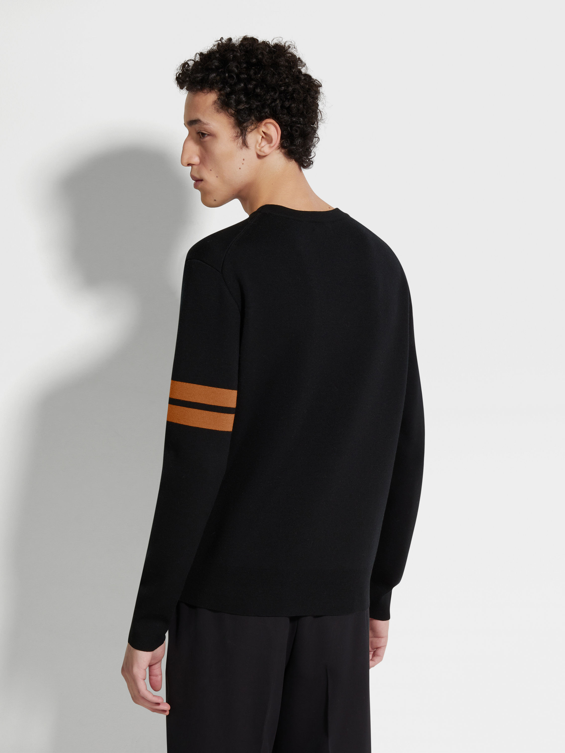 Pull Ras du Cou en Laine High Performance™ Noir Photo #4 de détail du produit