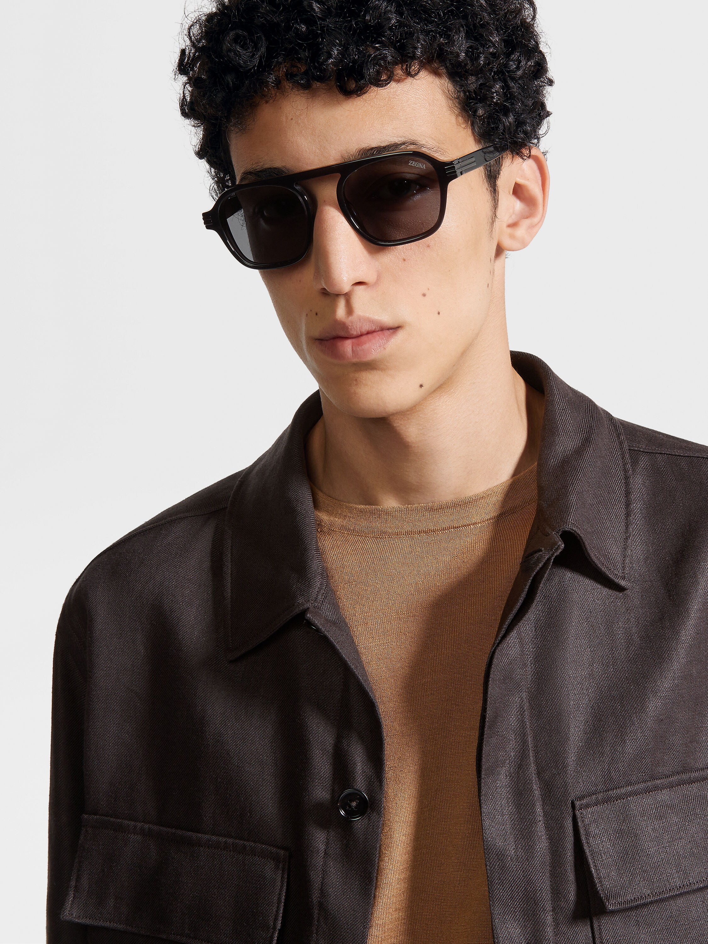 Gafas de Sol Aurora II en Acetato Gris Oscuro Transparente Foto #3 de detalle del producto