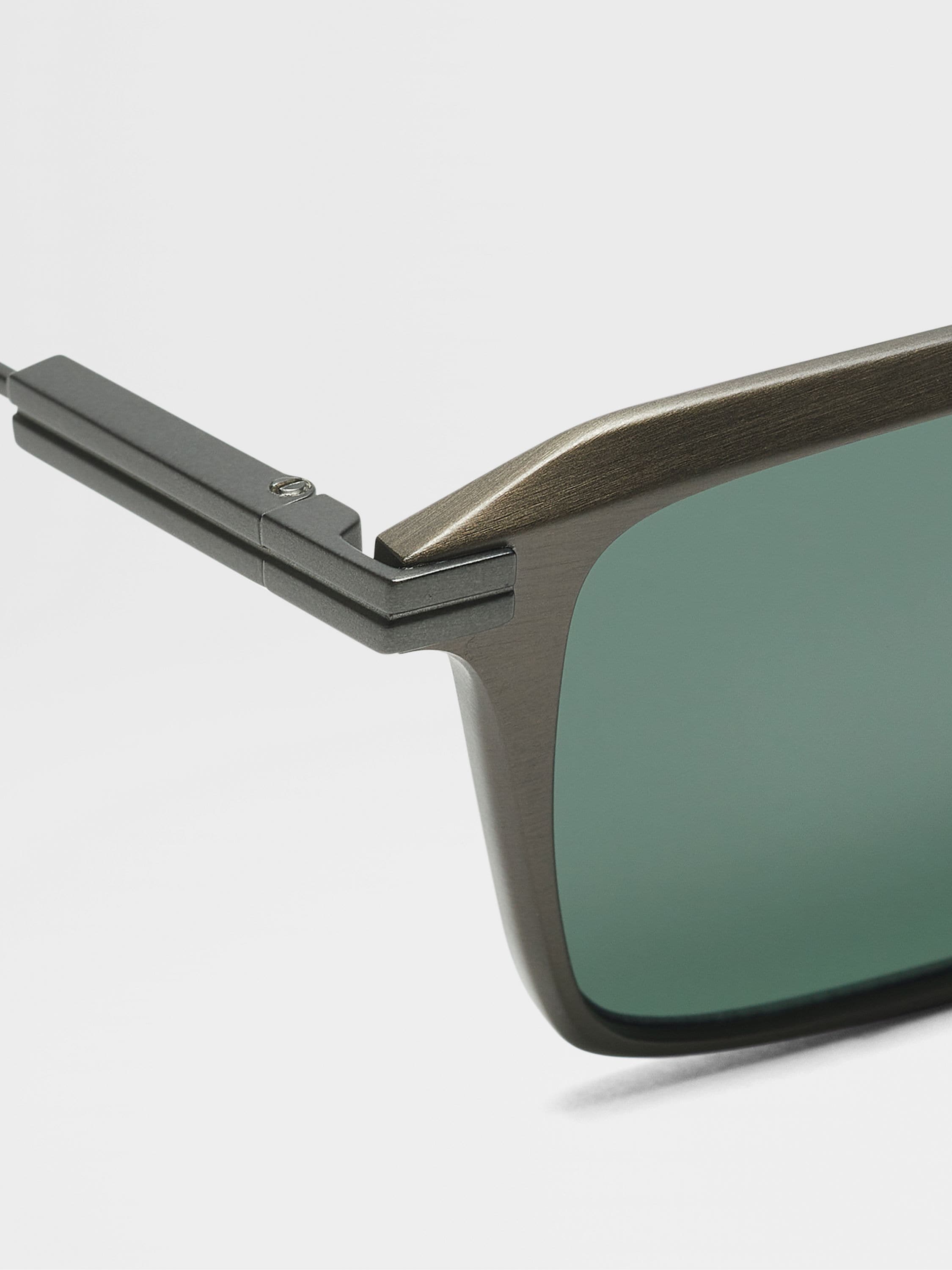 Sonnenbrille aus Aluminium und Metall in Dunkelgrün Detailfoto #1 des Produkts