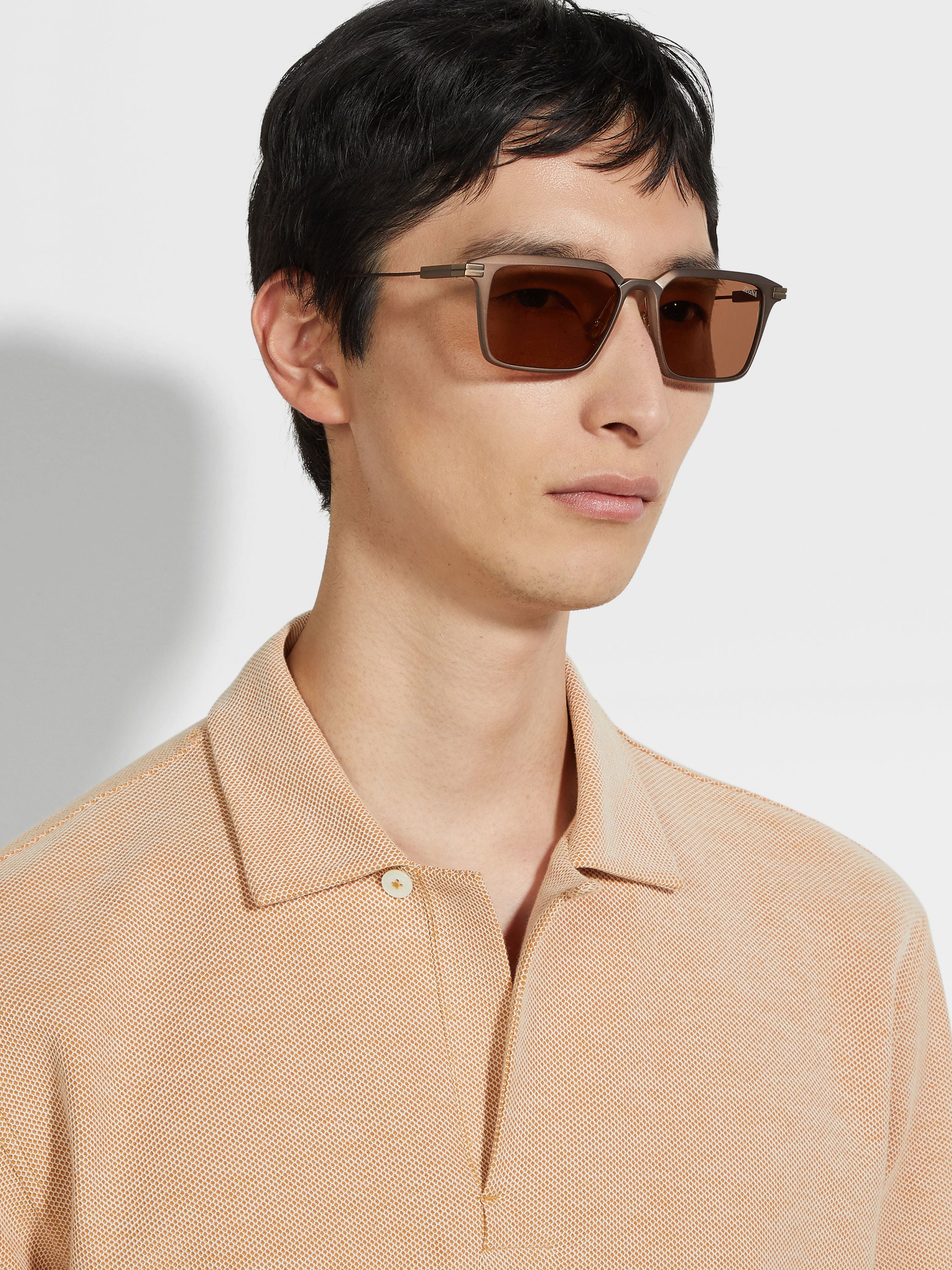 Sonnenbrille aus Aluminium und Metall in Dunkelbraun Detailfoto #3 des Produkts