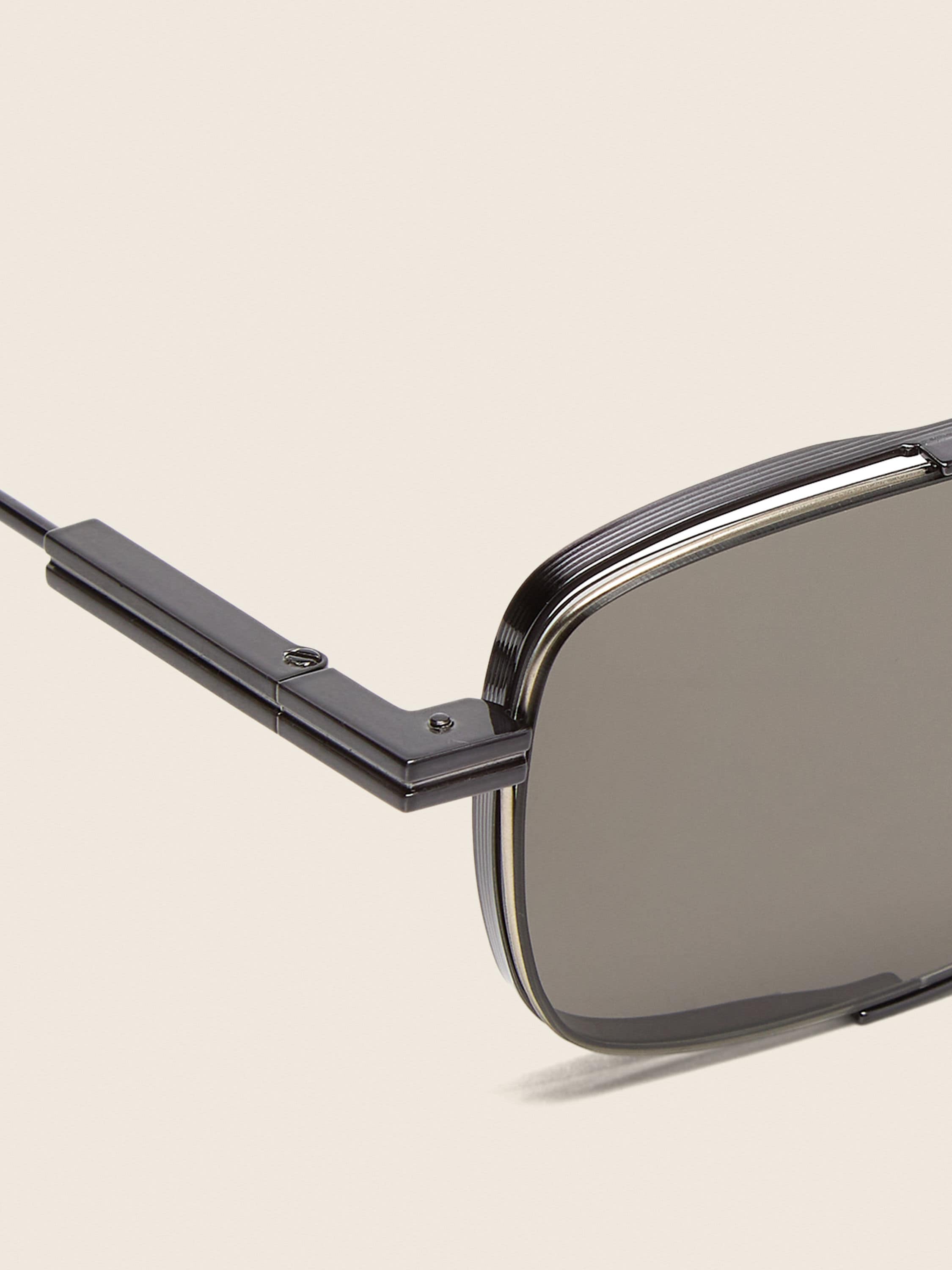 Sonnenbrille aus Titan in dunklem Gunmetal-Grau Detailfoto #1 des Produkts
