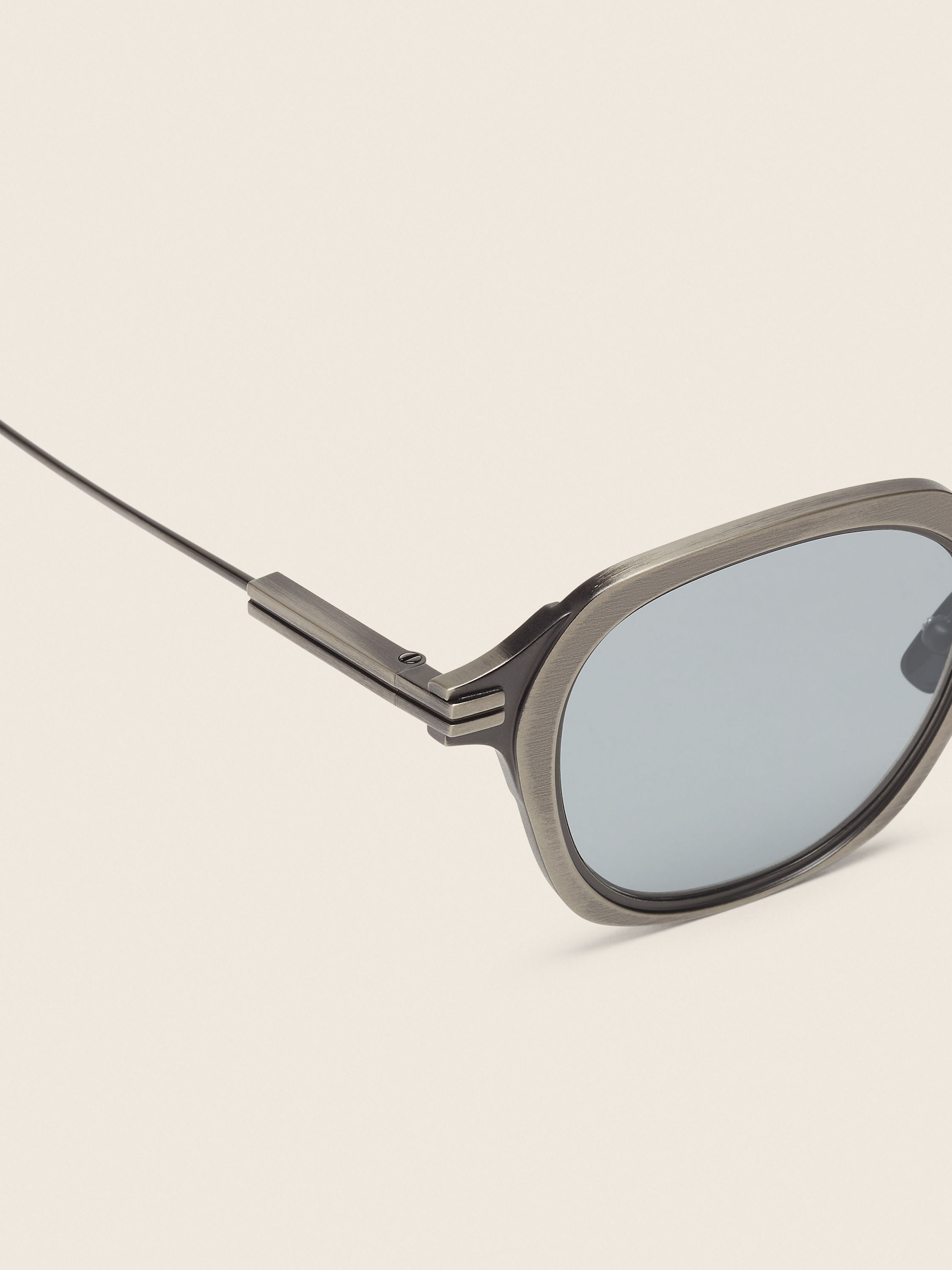 Antique Silver Titanium Sunglasses Product detail photo #1