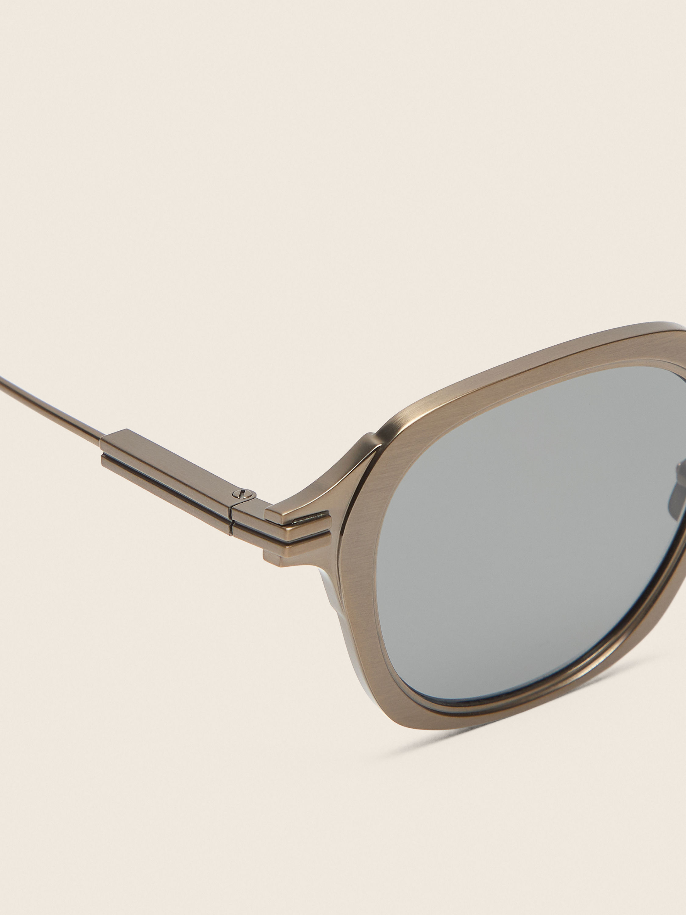 Antique Gold Titanium Sunglasses Product detail photo #1