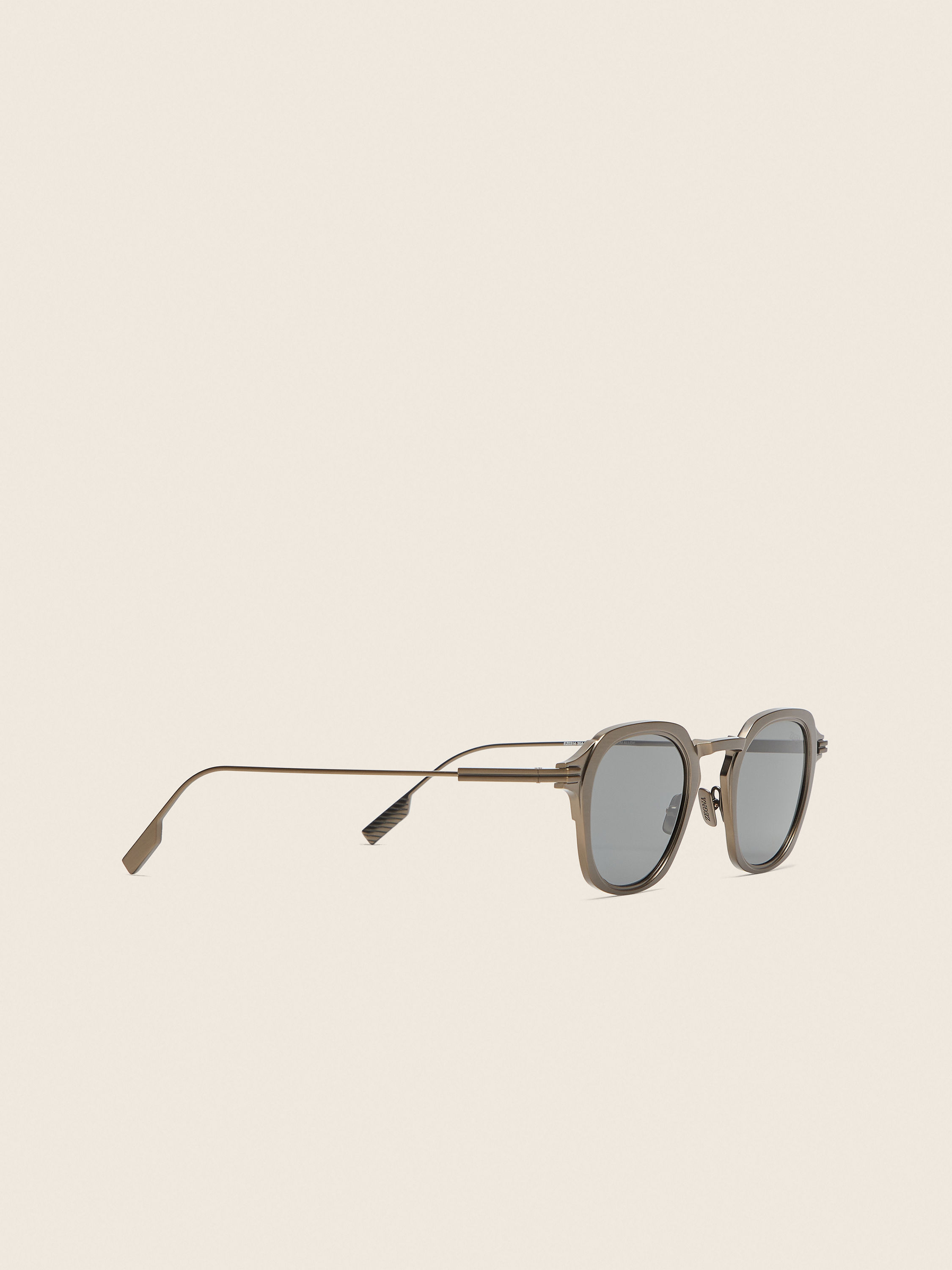 Antique Gold Titanium Sunglasses Product detail photo #2