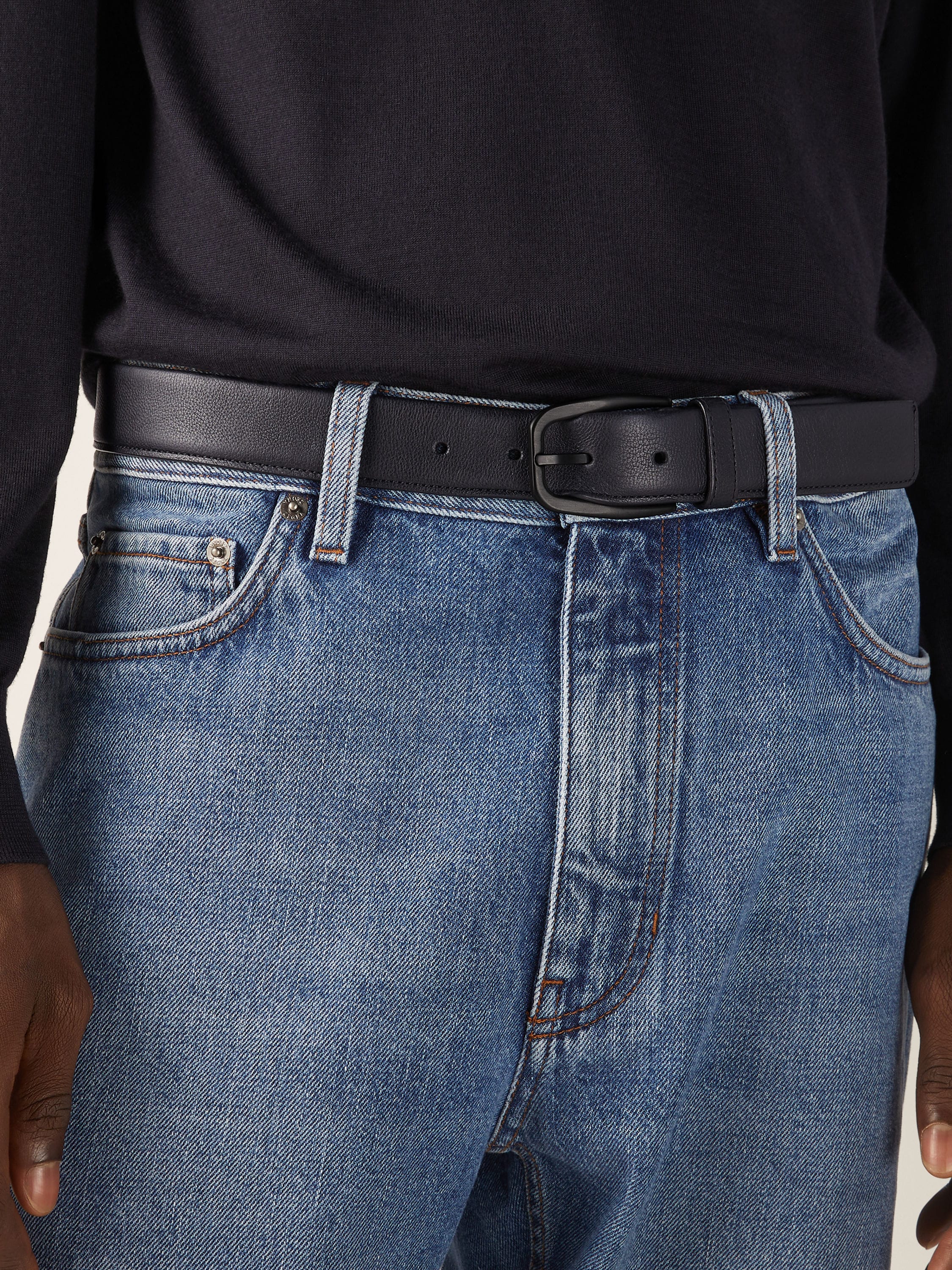 Black Natural Grain Leather Belt Product detail photo #2