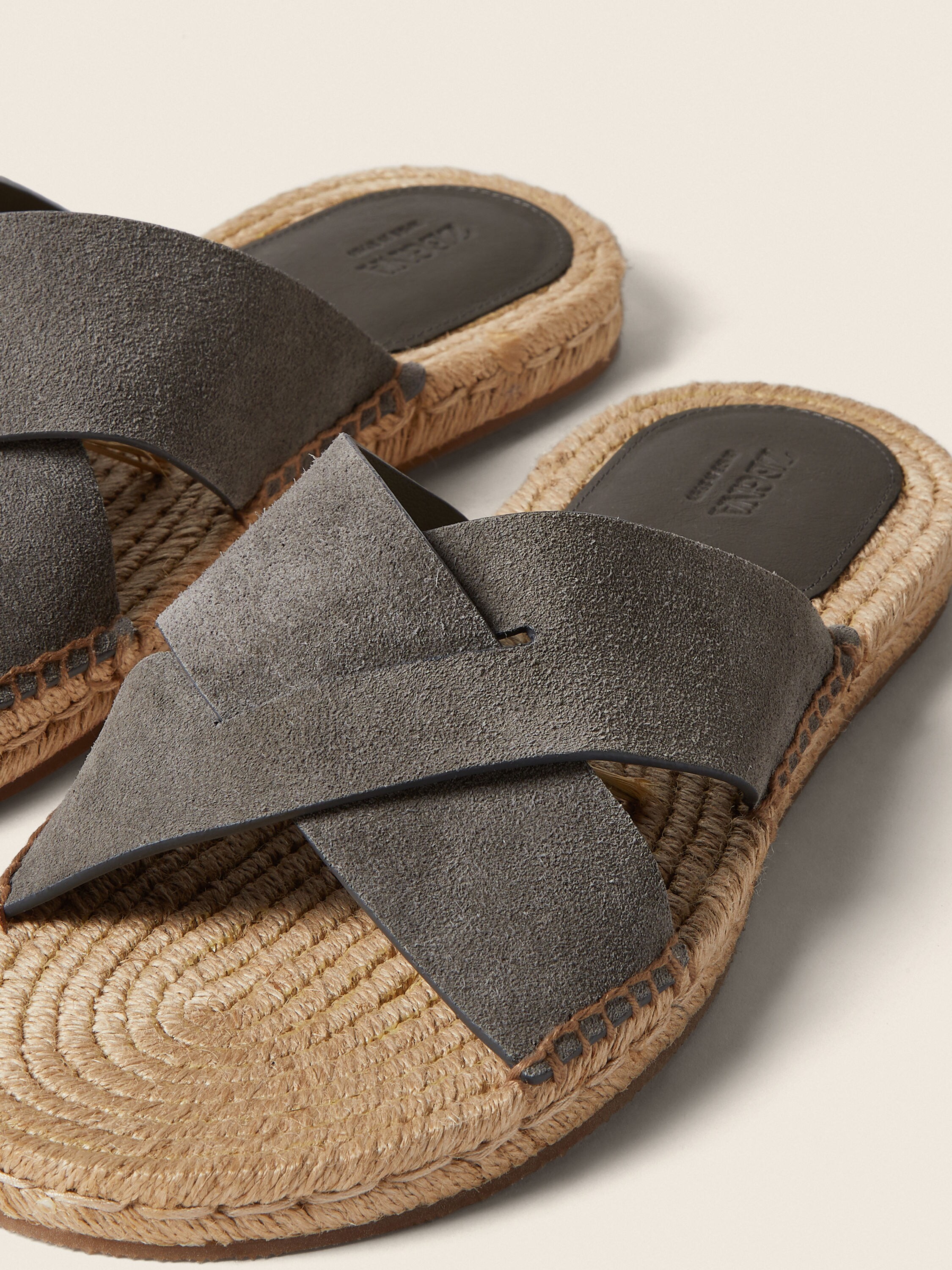 Espadrilles-Sandalen aus Wildleder in Grau Detailfoto #1 des Produkts