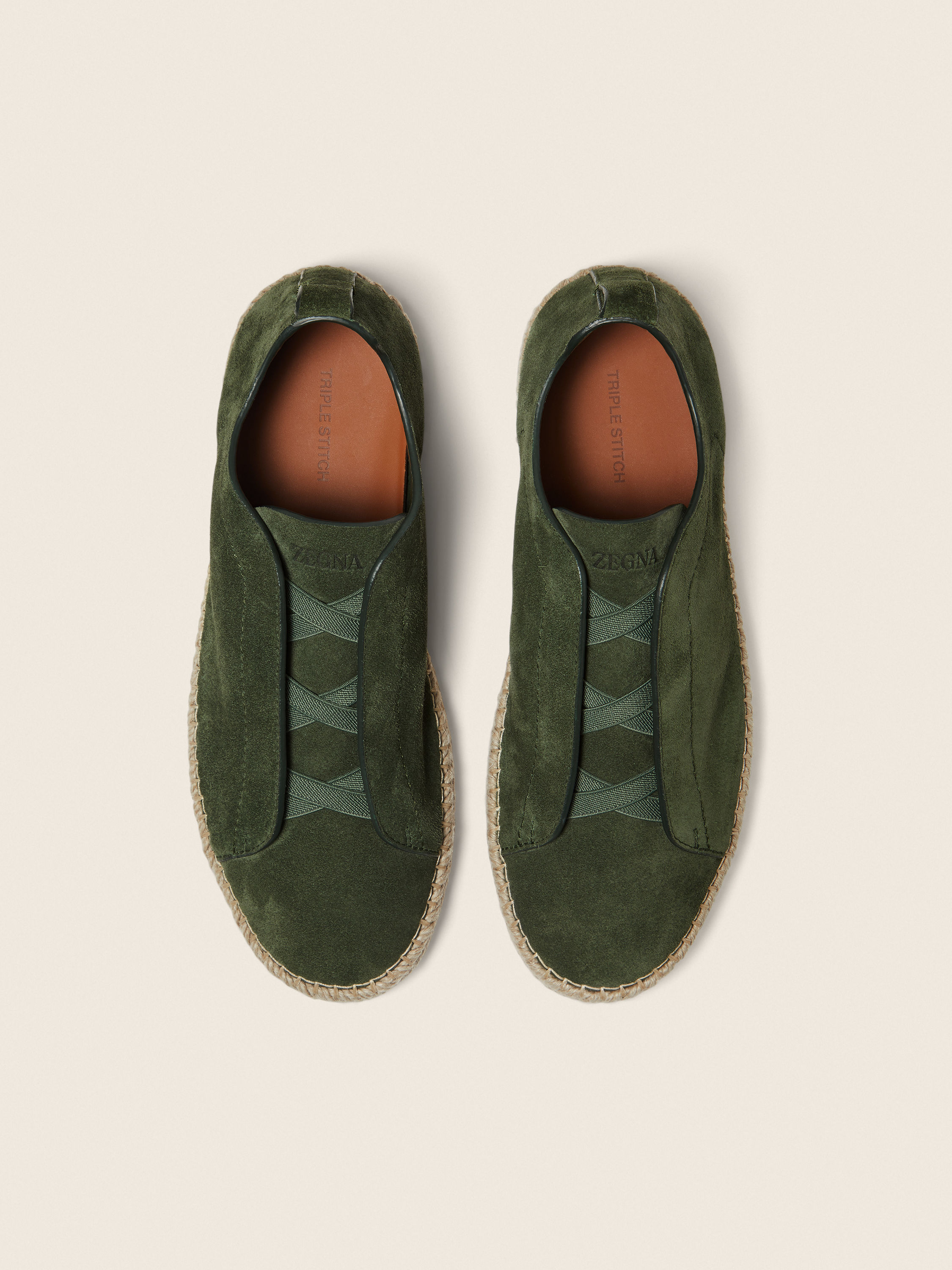 Triple Stitch™ Espadrilles aus Wildleder in Tannengrün Detailfoto #2 des Produkts