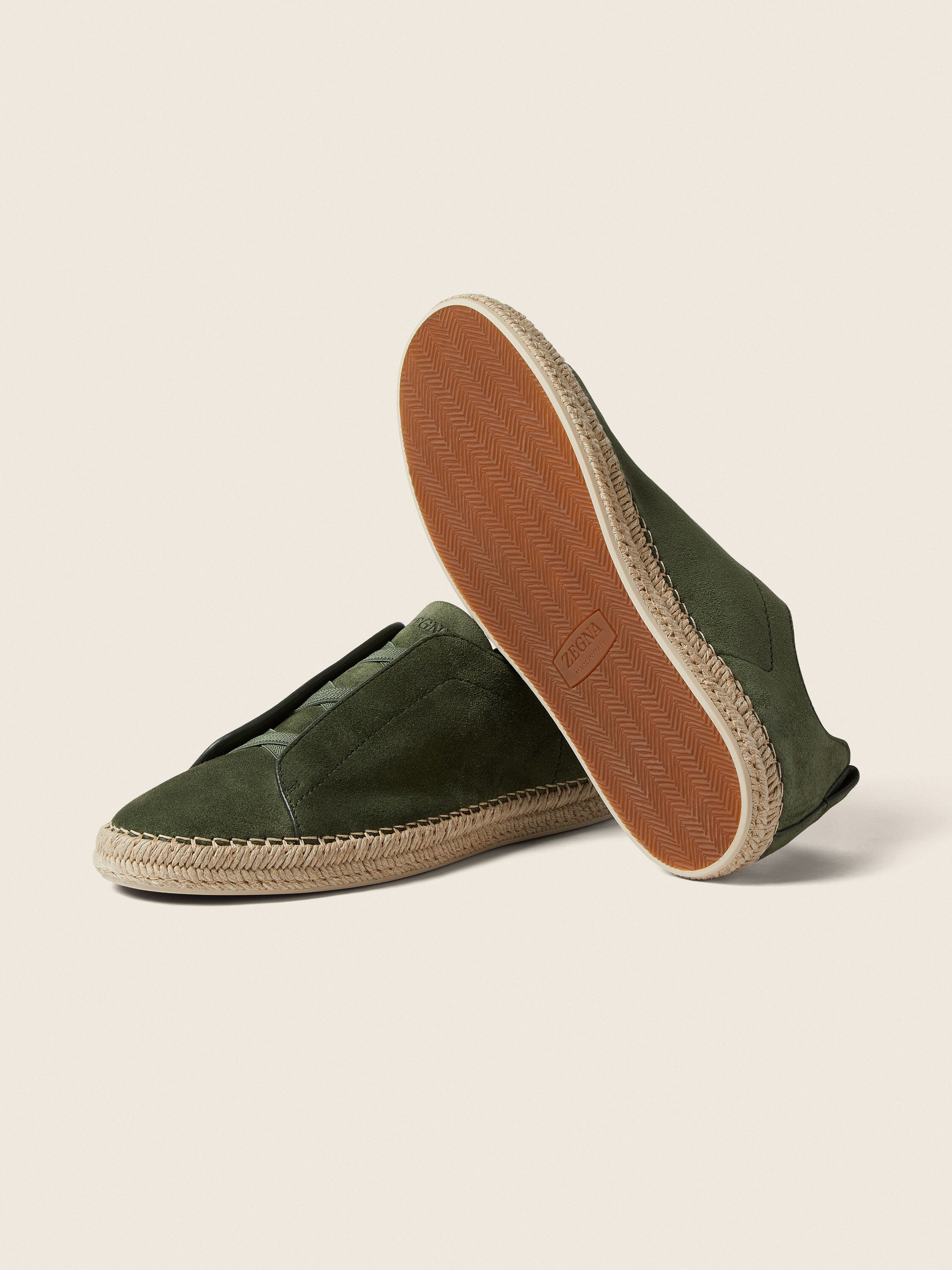 Triple Stitch™ Espadrilles aus Wildleder in Tannengrün Detailfoto #4 des Produkts