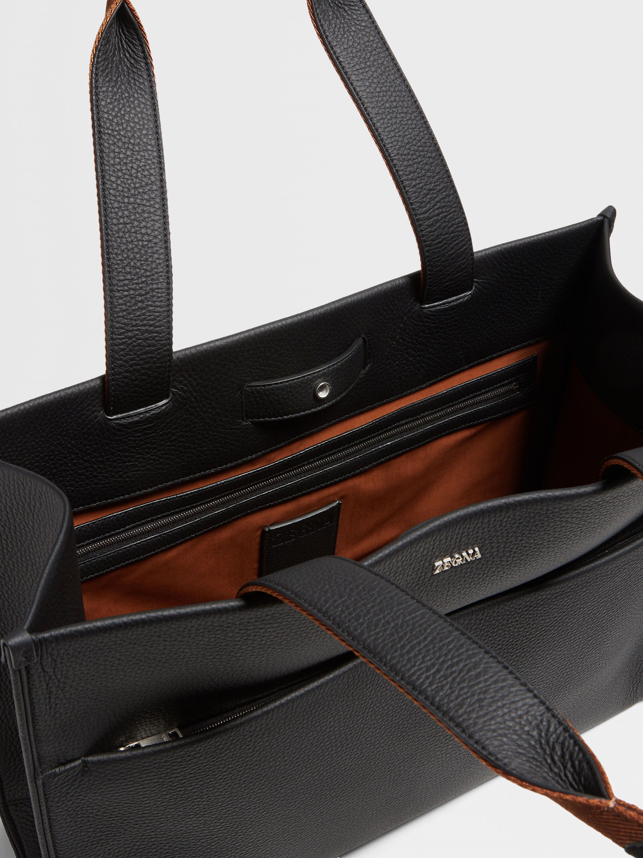 Tote Bag Horizontal em Pele de Veado no Tom Preto Foto #3 de detalhe do produto