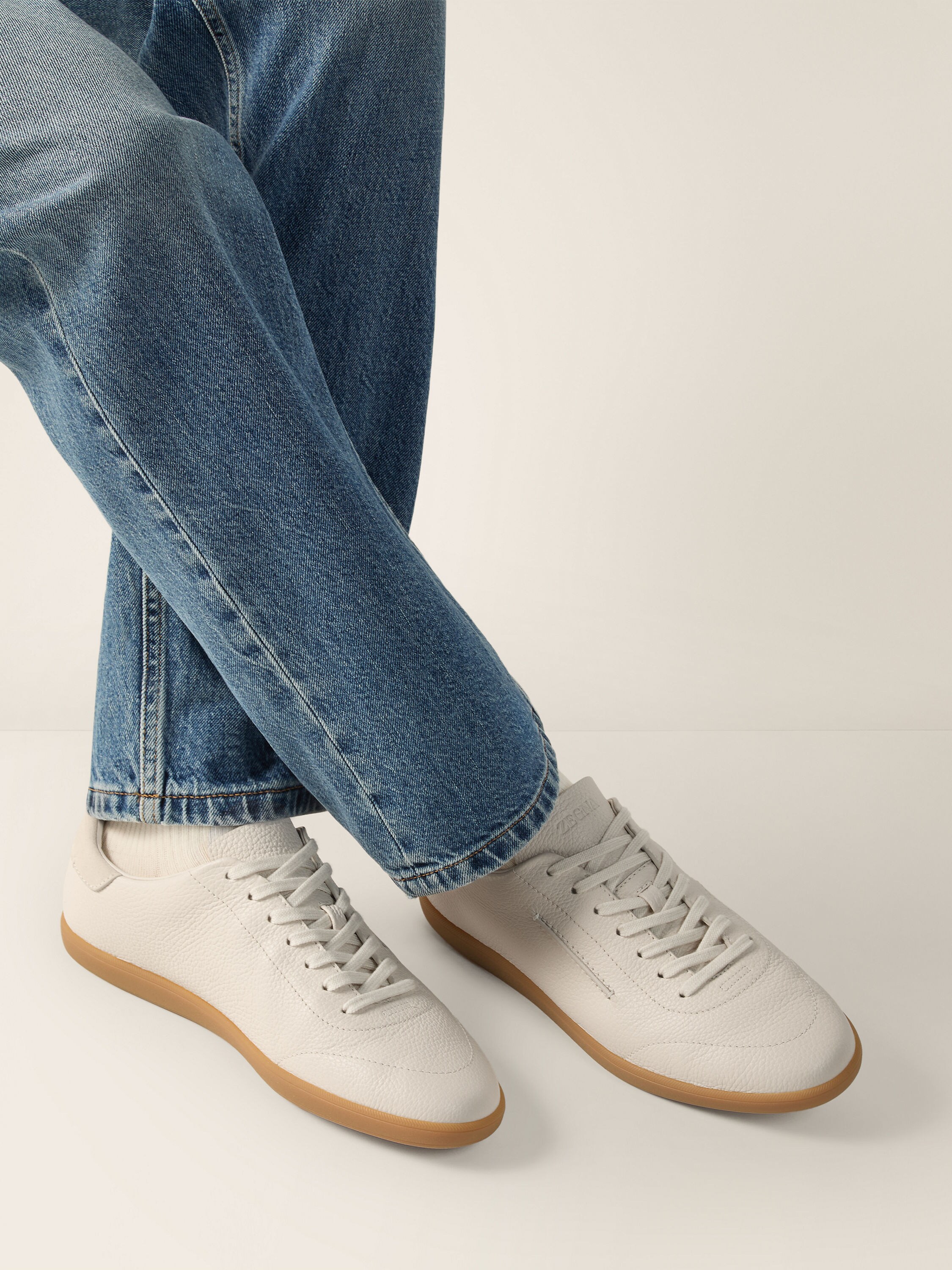 White Leather 232 Sneakers Product detail photo #1