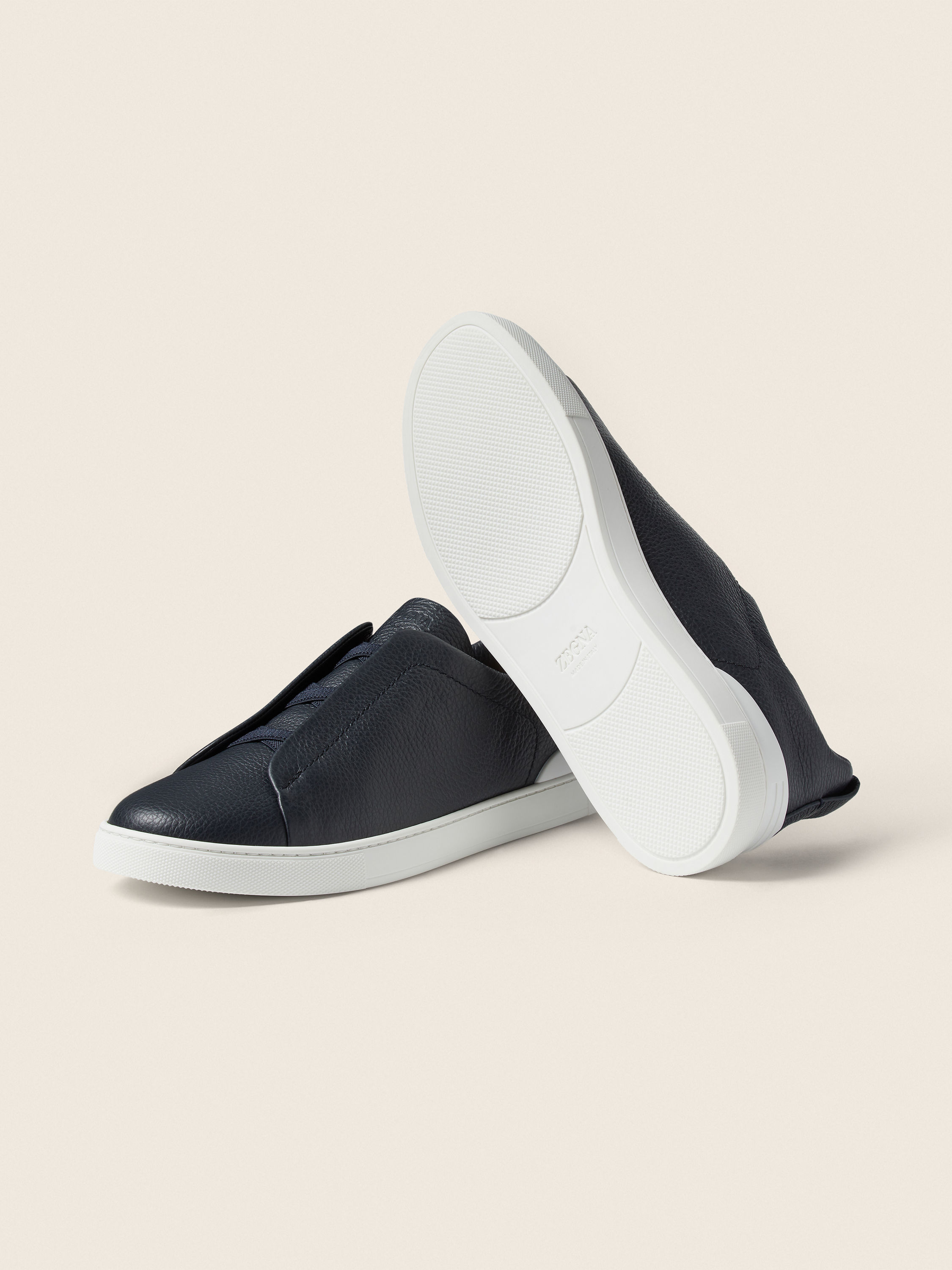Triple Stitch™ Sneaker aus Leder in Marineblau Detailfoto #4 des Produkts
