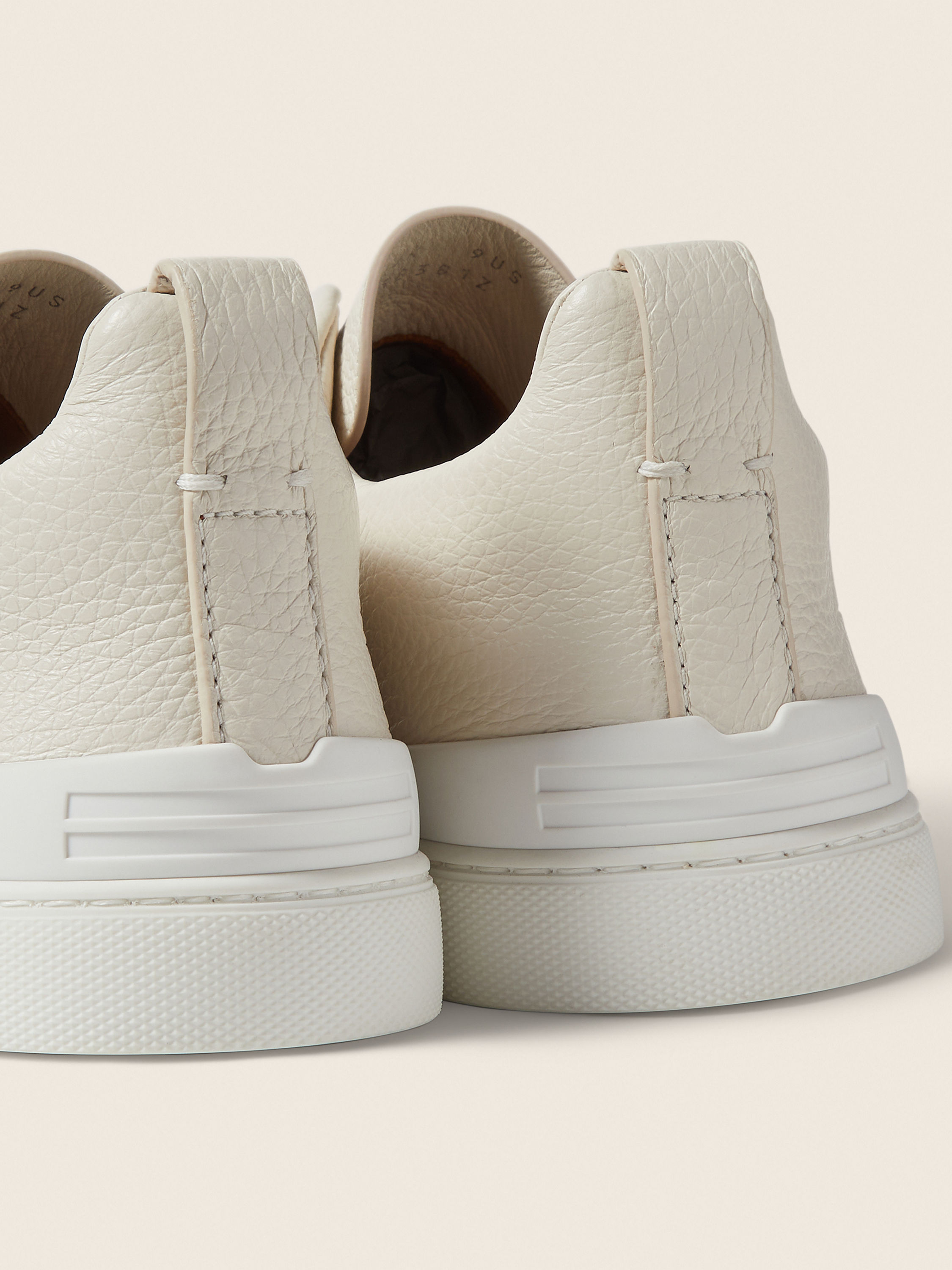 Triple Stitch™ Sneaker aus Leder in Weiß Detailfoto #1 des Produkts