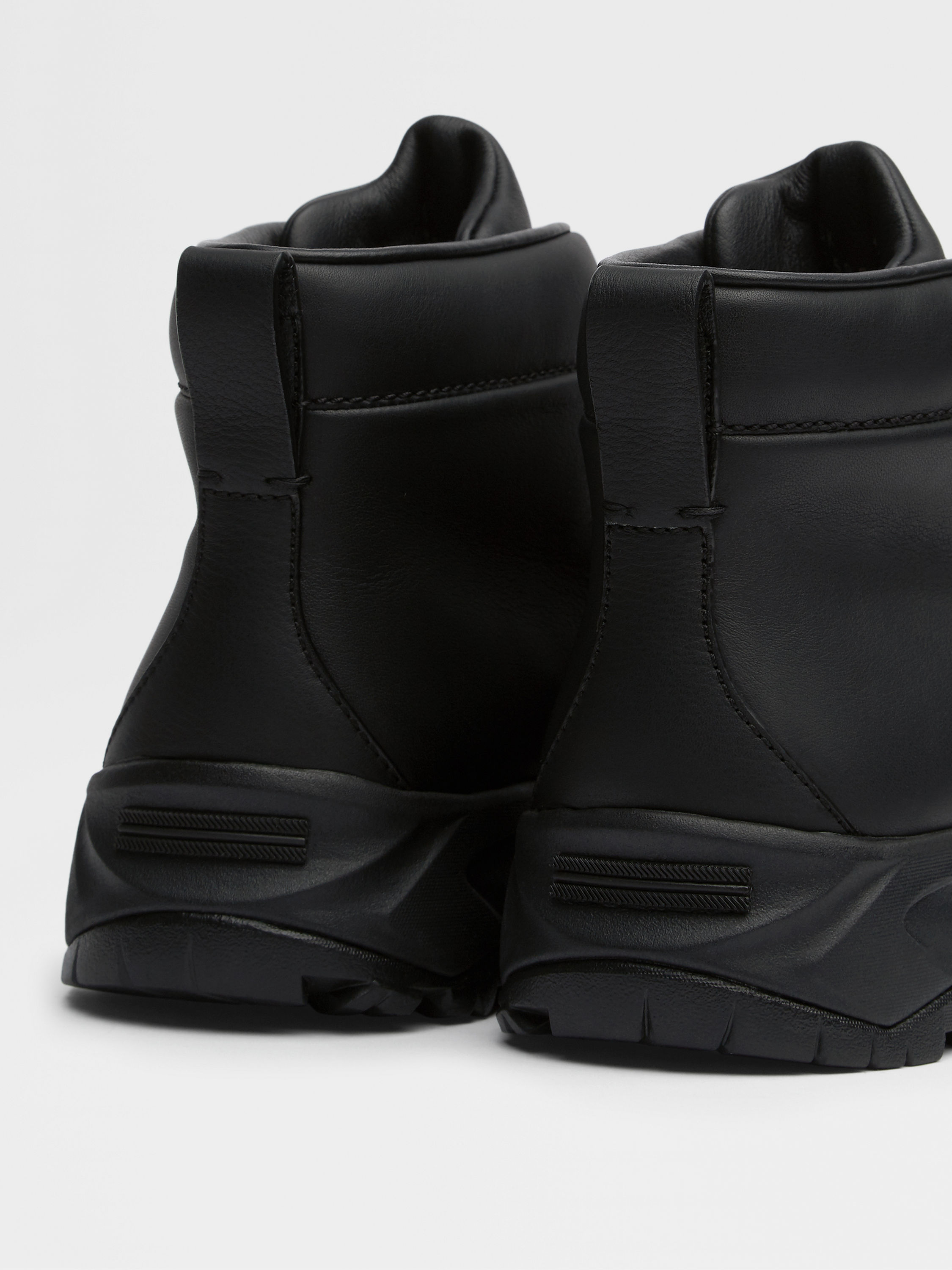 Black Leather Triple Stitch™ Vetta Sneakers Product detail photo #2