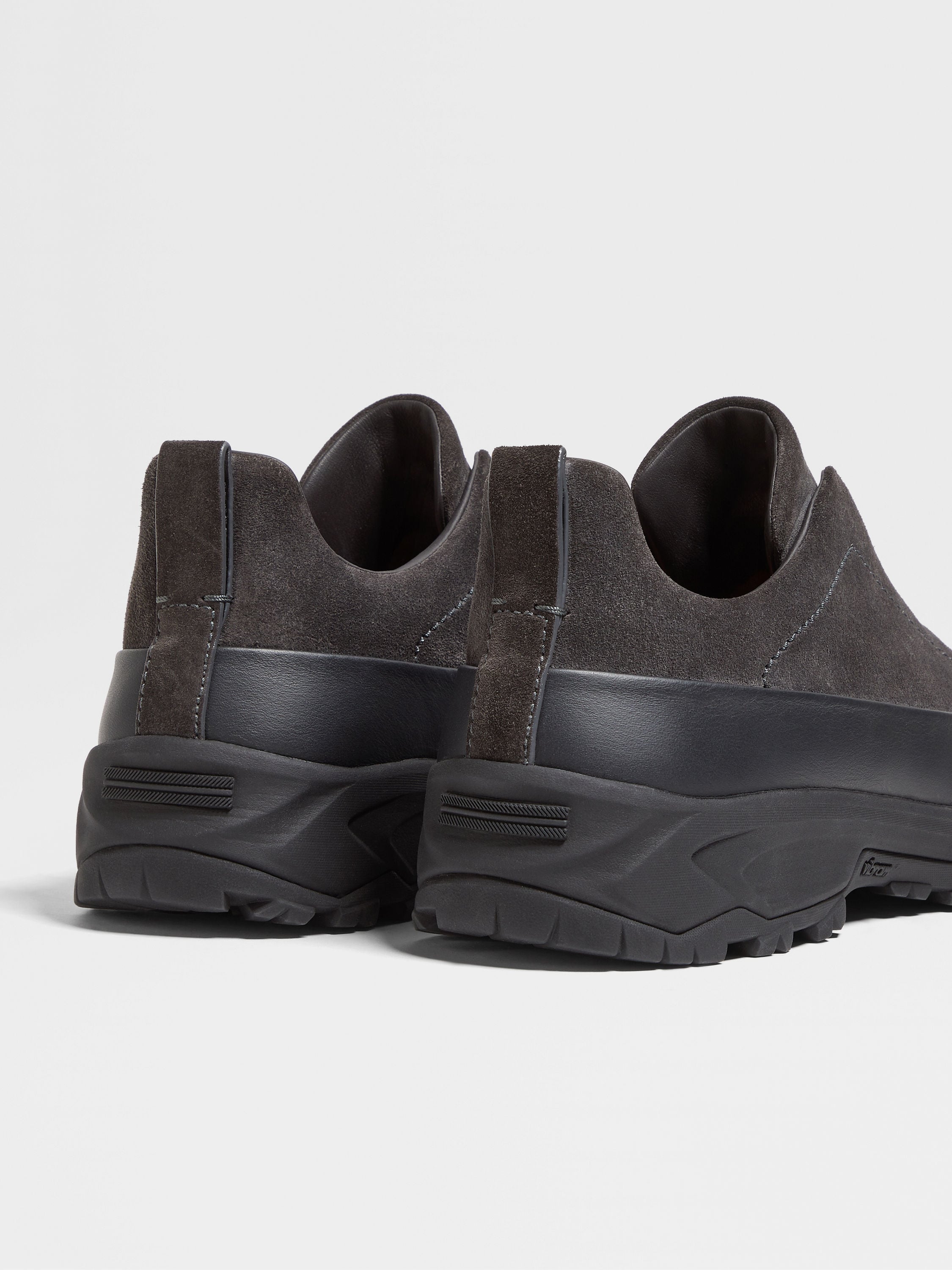 ダークグレーレザー&スエードTriple Stitch™ Monteスニーカー 製品詳細写真 #1