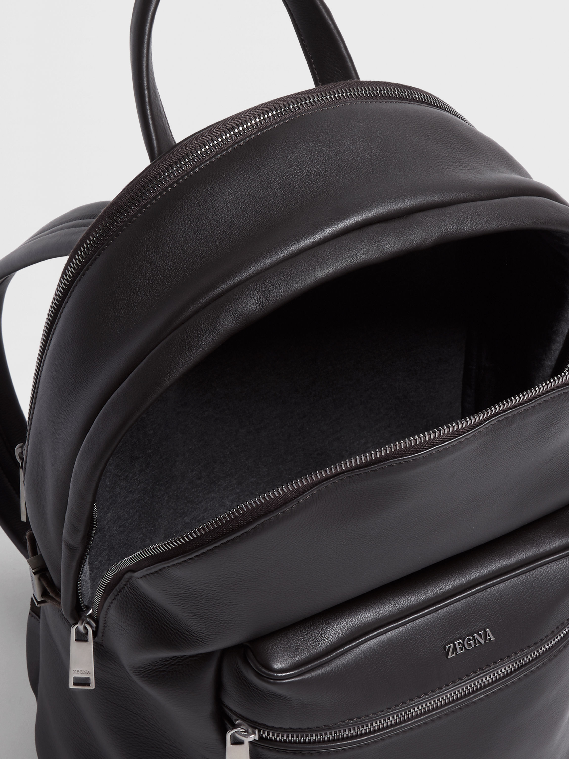 Hoodie SECONDSKIN Rucksack in Dunkelbraun Detailfoto #3 des Produkts