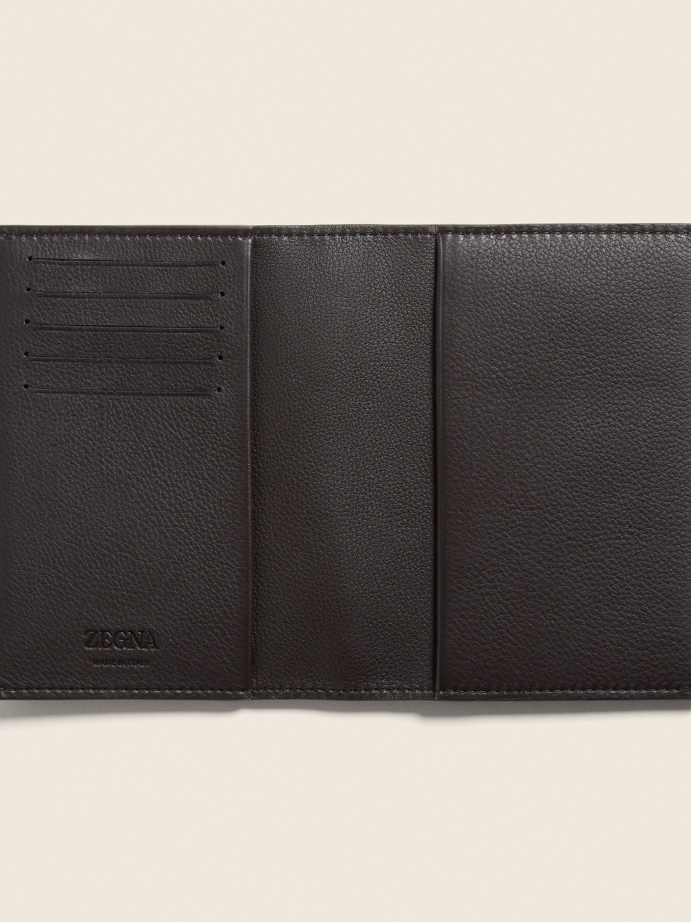 Dark Brown SECONDSKIN Passport Case Product detail photo #1