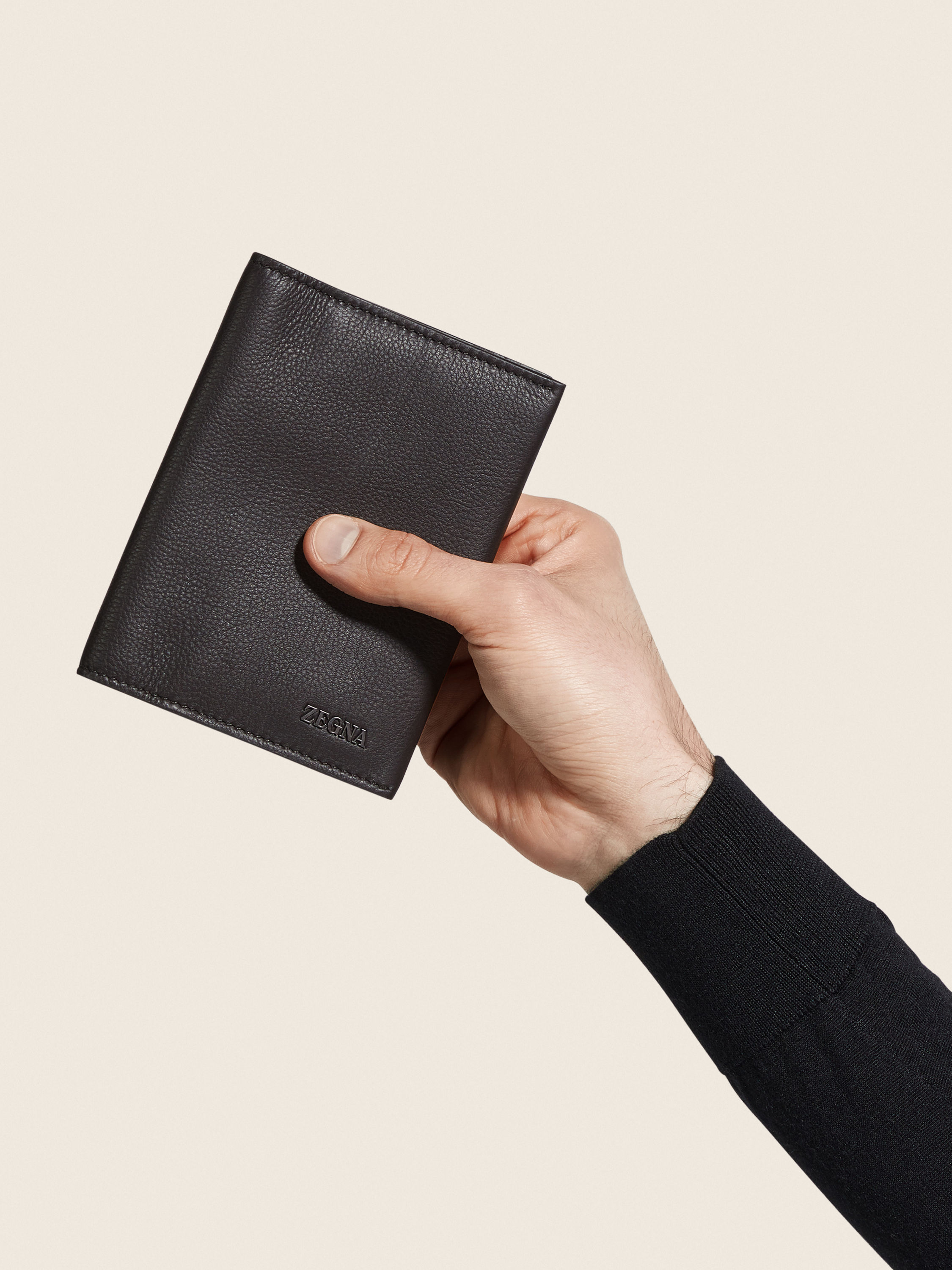 Dark Brown SECONDSKIN Passport Case Product detail photo #3