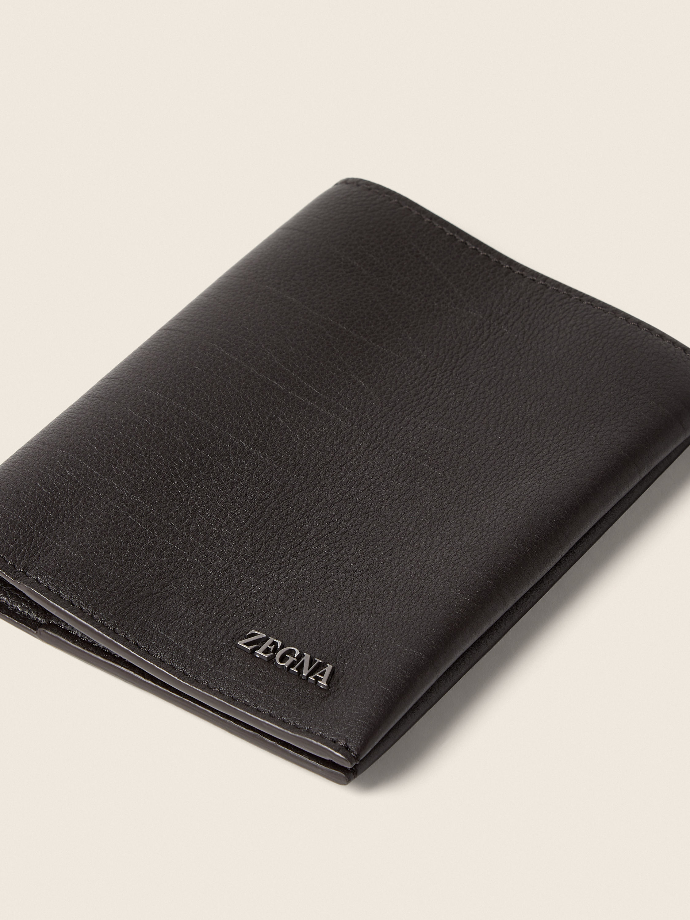 Dark Brown SECONDSKIN Passport Case Product detail photo #4