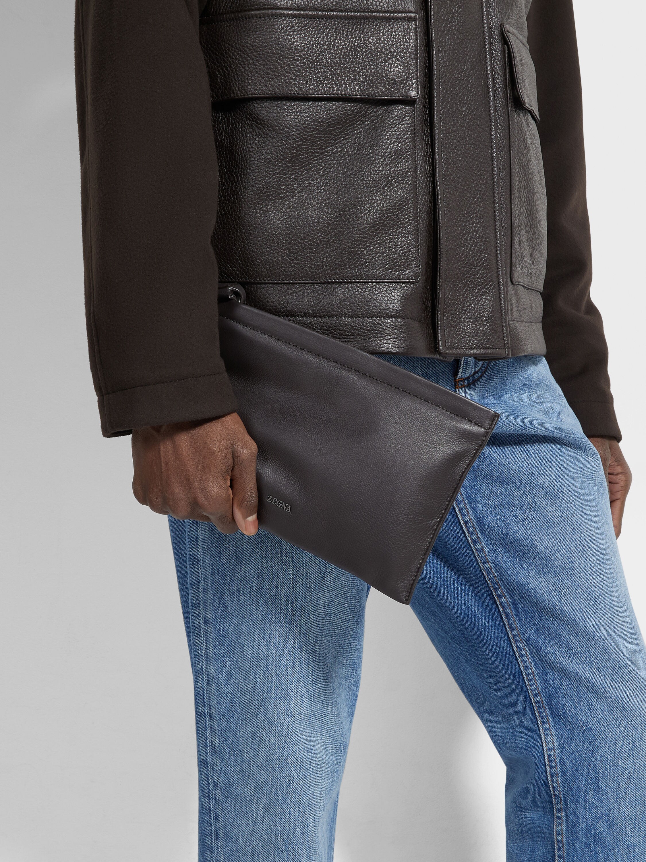 Tasche aus SECONDSKIN in Dunkelbraun Detailfoto #3 des Produkts