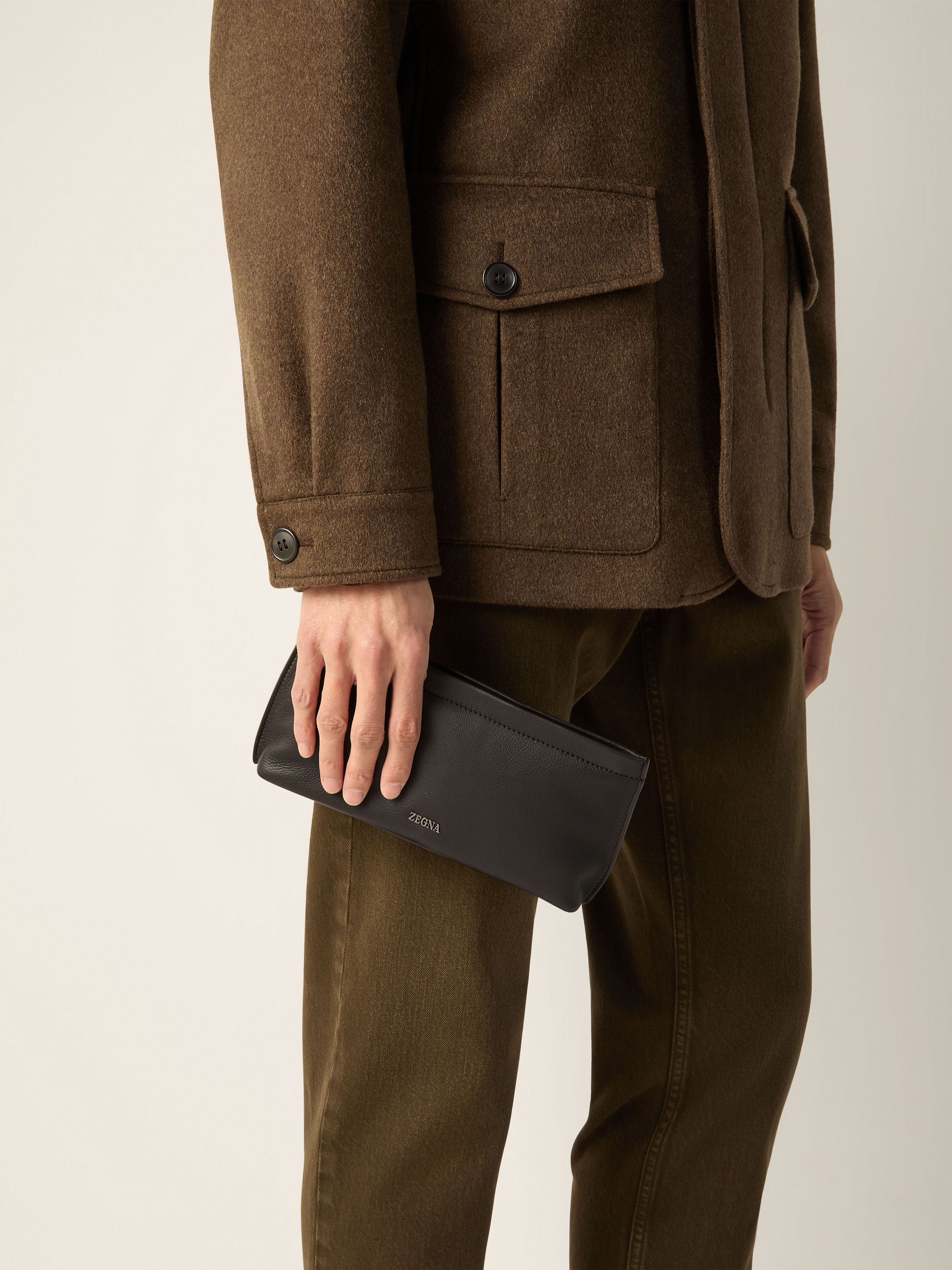 Tasche aus SECONDSKIN in Dunkelbraun Detailfoto #3 des Produkts