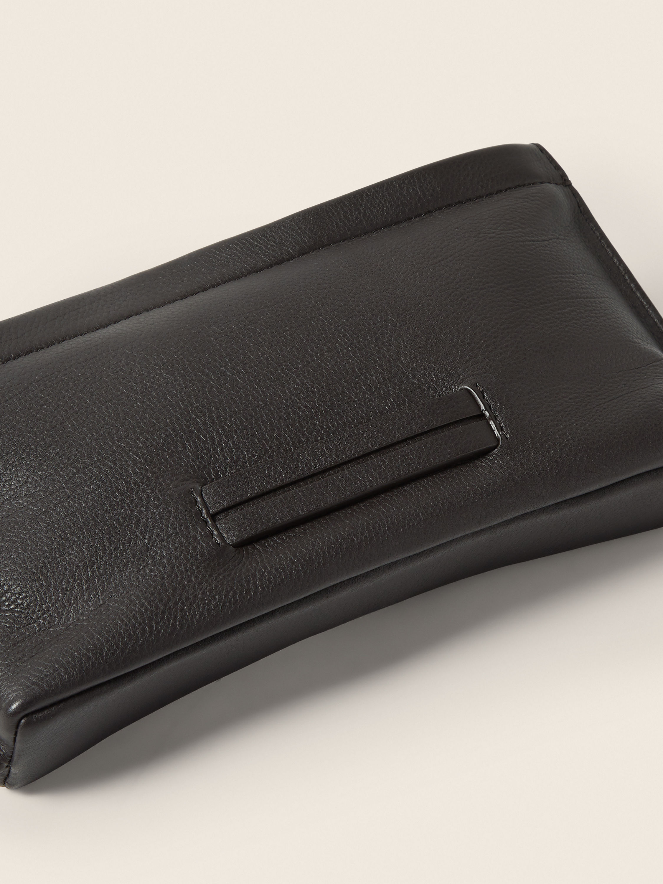 Tasche aus SECONDSKIN in Dunkelbraun Detailfoto #4 des Produkts
