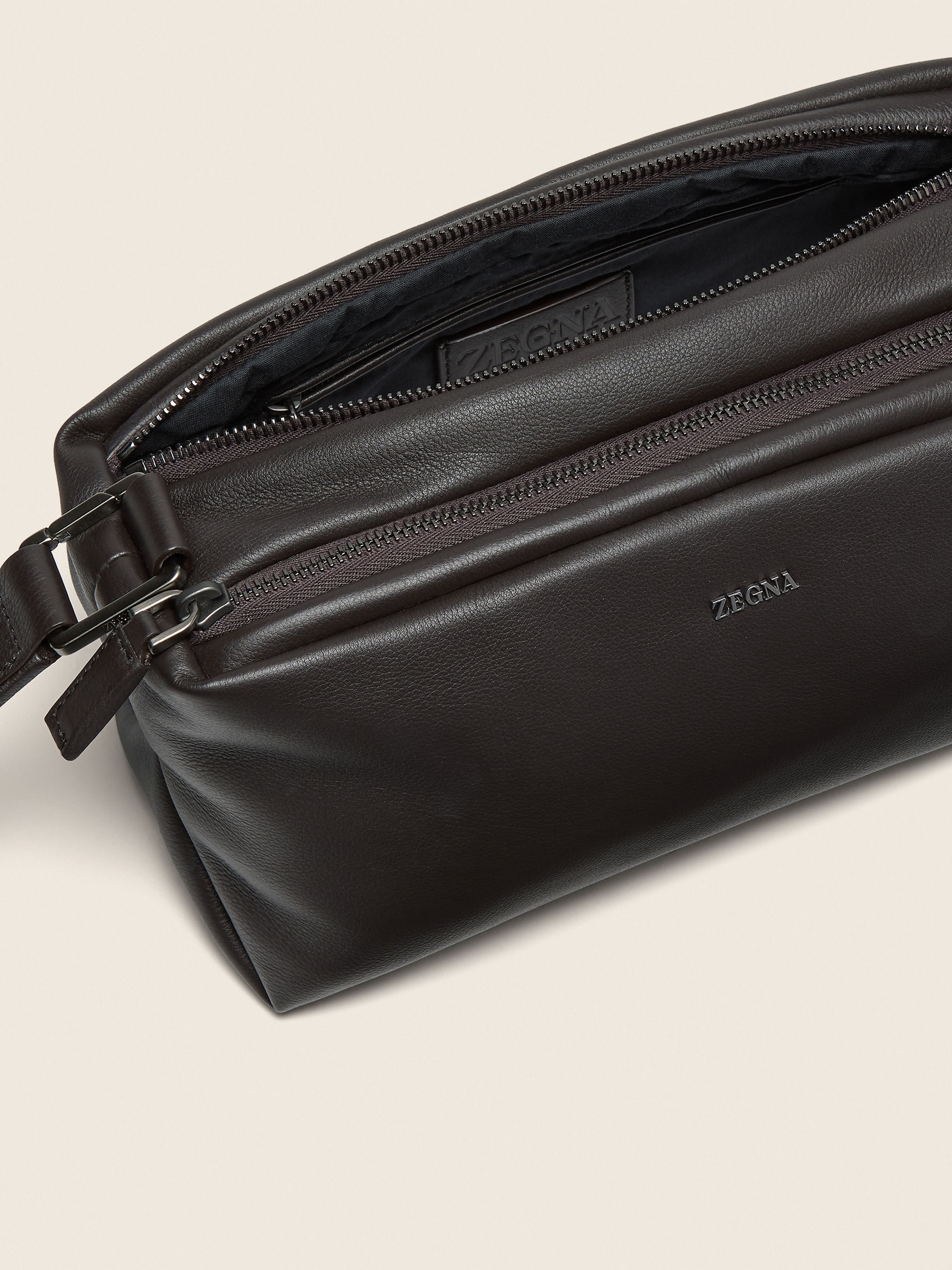 SECONDSKIN Softy Tasche in Dunkelbraun Detailfoto #1 des Produkts