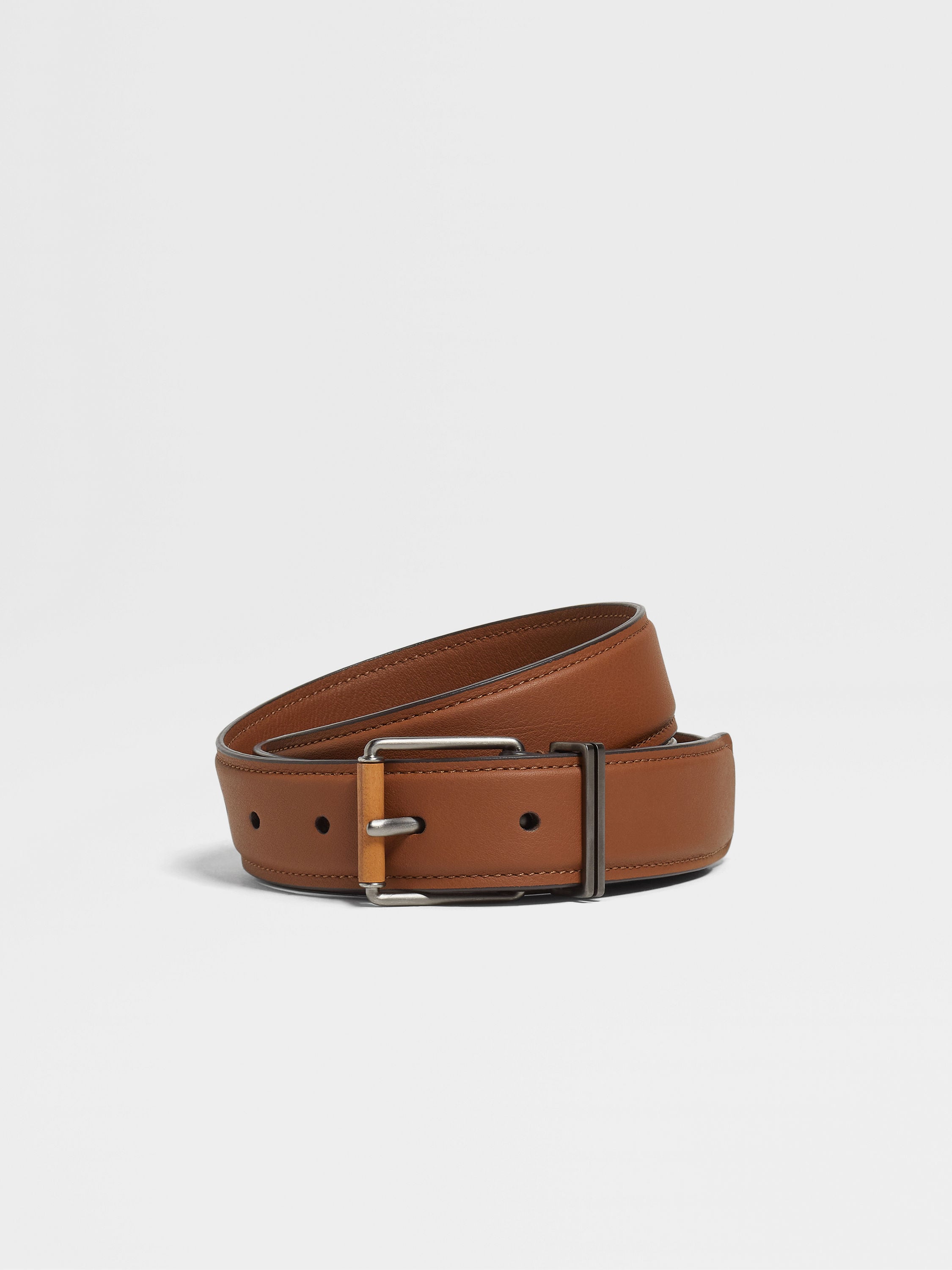 Dark Foliage Leather Belt Main product photo
