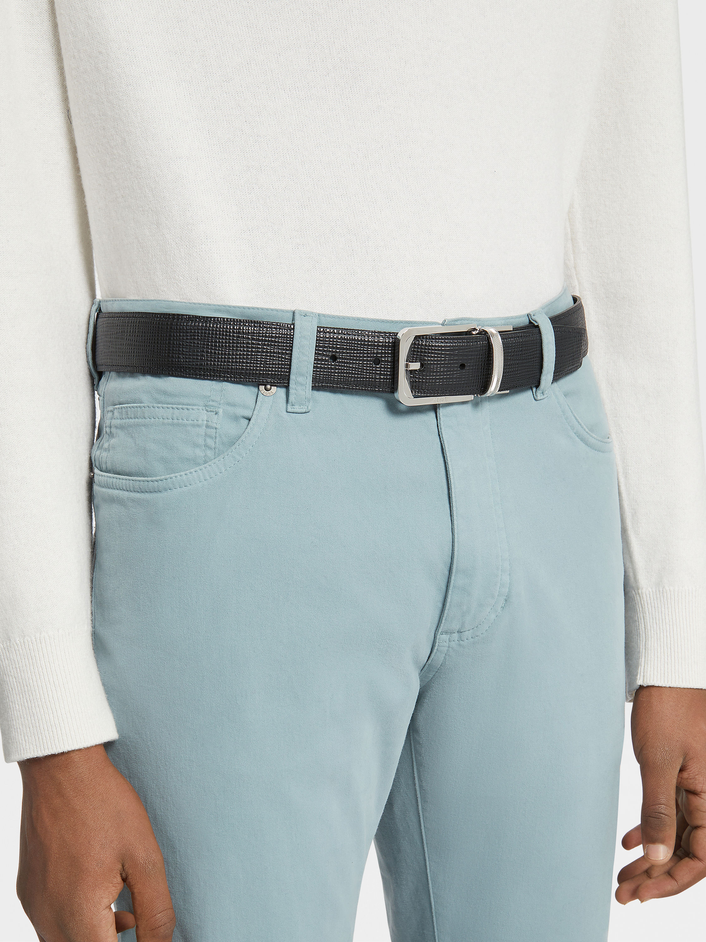 Wendbarer Gürtel aus Leder in Schwarz Detailfoto #2 des Produkts