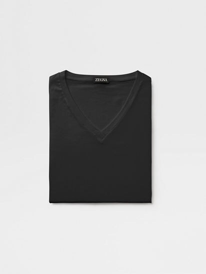 Black v neck shop t shirt online