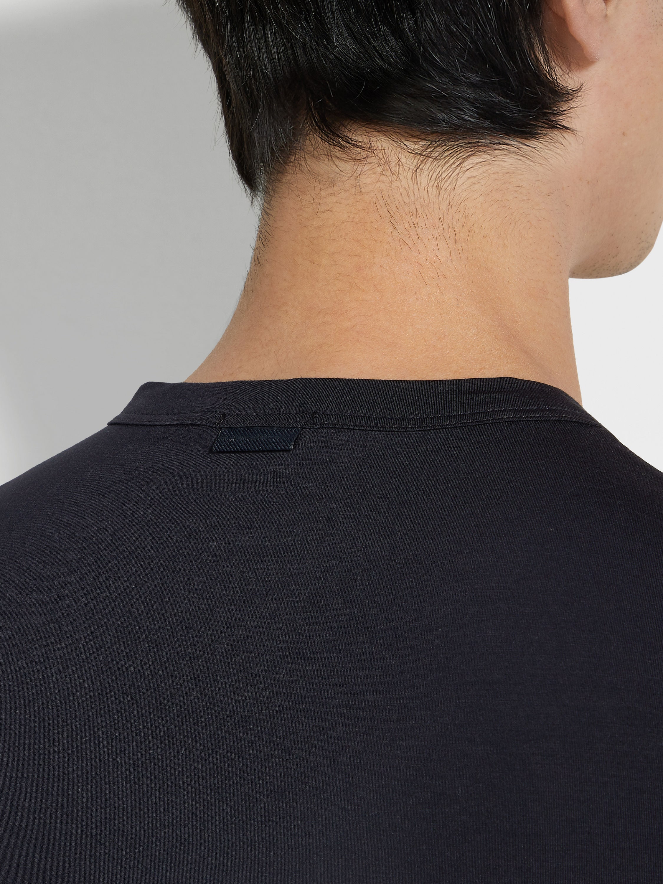 T-Shirt aus SeaCell in Marineblau Detailfoto #1 des Produkts