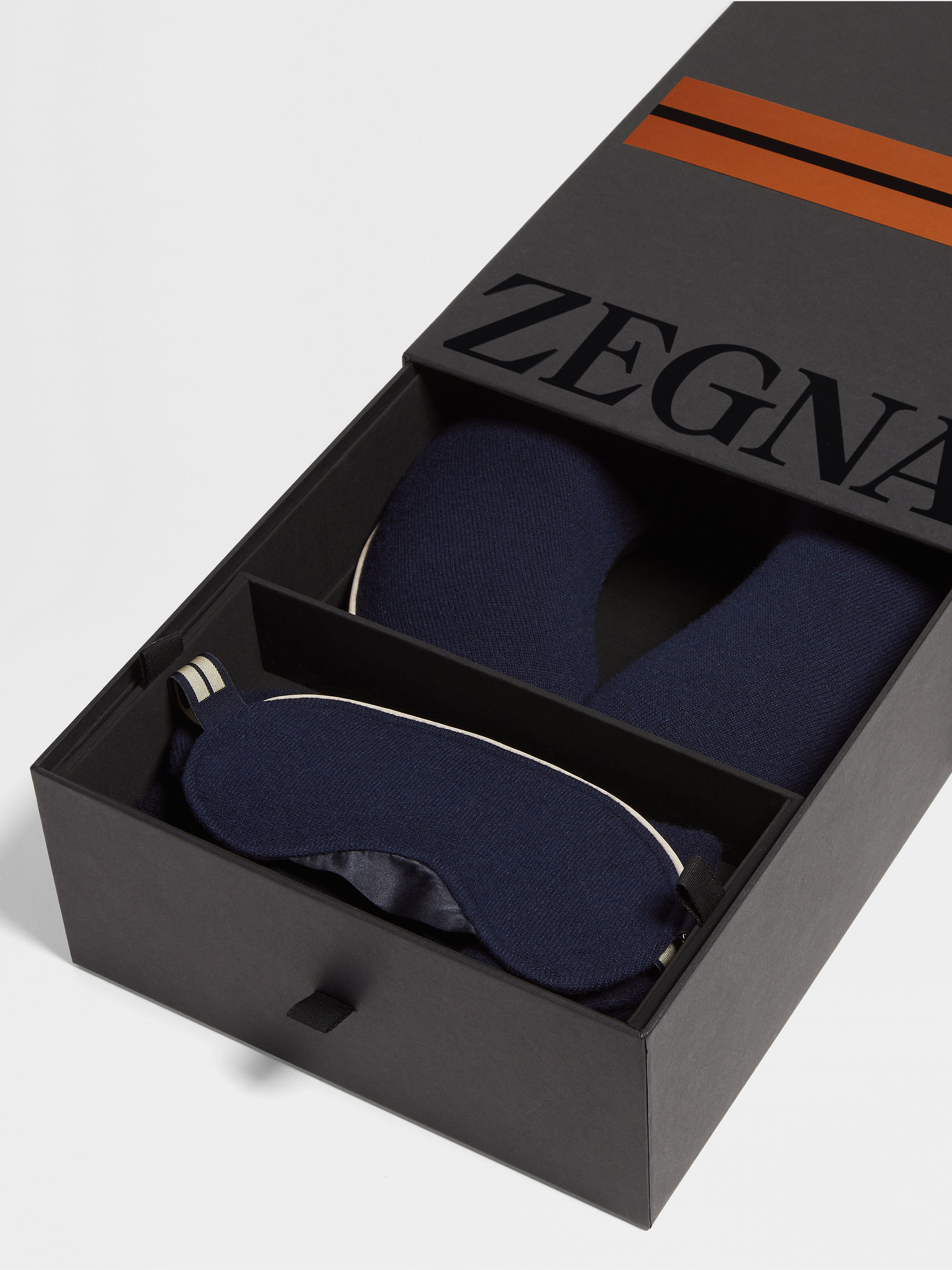 Navy Blue Oasi Cashmere Travel Set Product detail photo #1