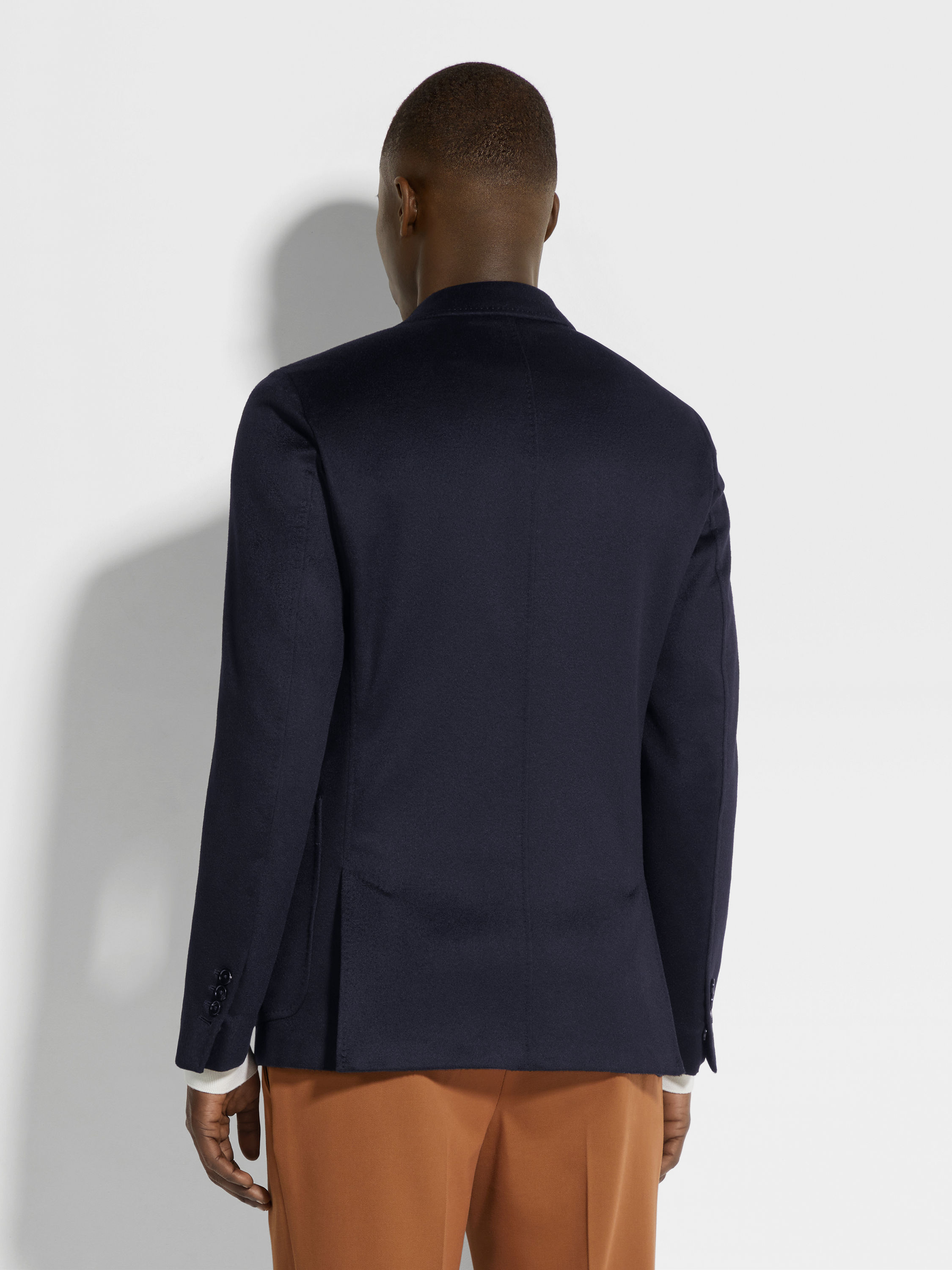 Jacke aus Oasi Cashmere in Marineblau Detailfoto #4 des Produkts