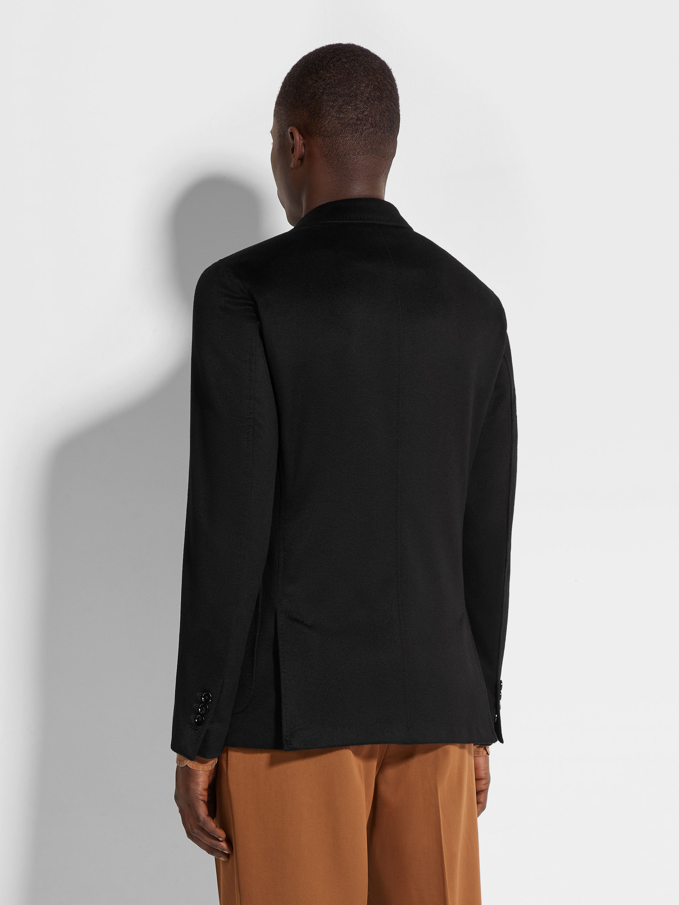 Jacke aus Oasi Cashmere in Schwarz Detailfoto #4 des Produkts